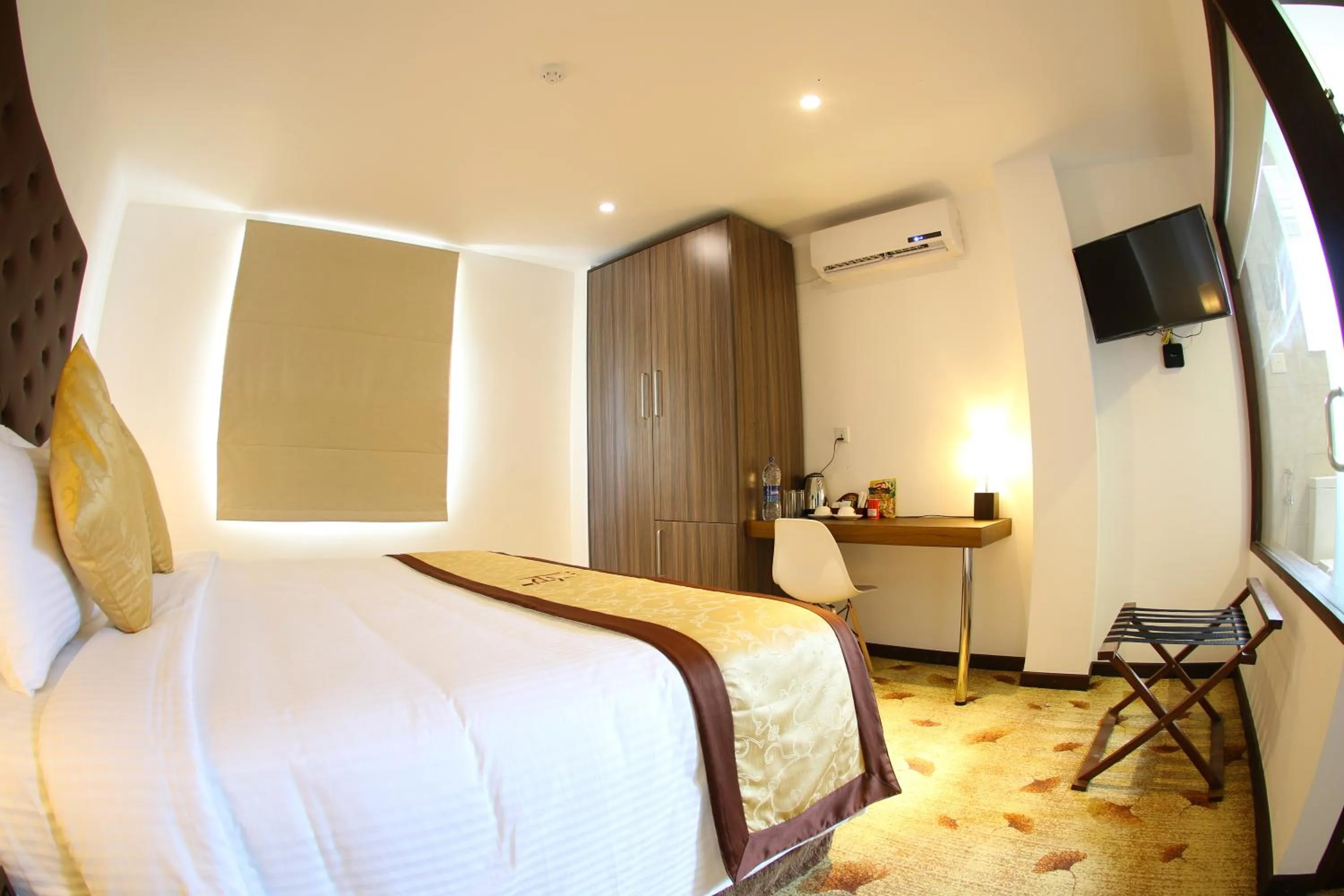 Bed in City Hotel Colombo 02