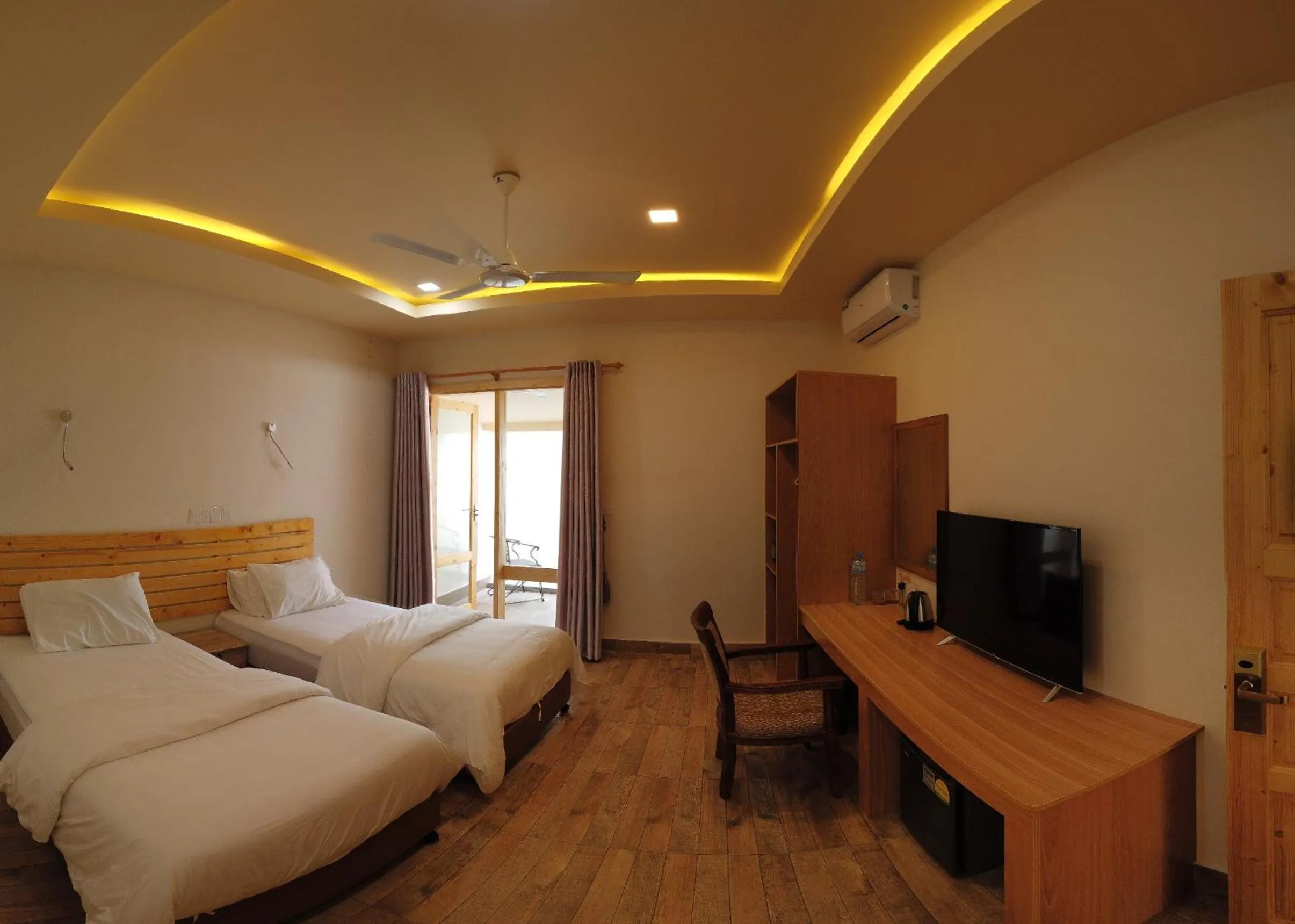 Photo of the whole room, Bed in Tiger Shark Residence & Dive