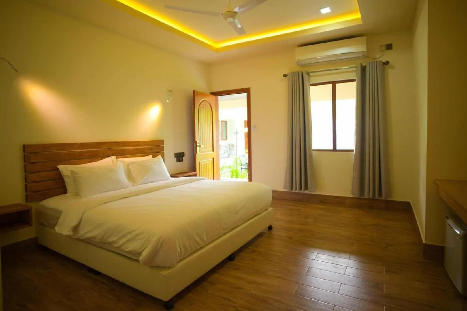 Photo of the whole room, Bed in Tiger Shark Residence & Dive