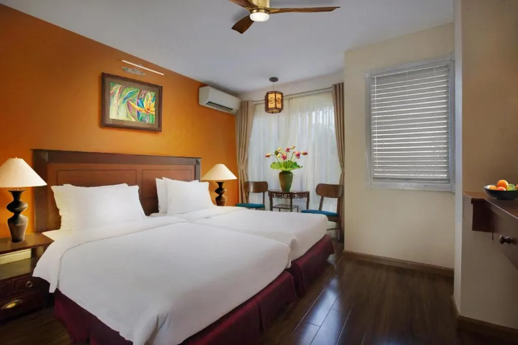 room service, Bed in Classic Street Hotel