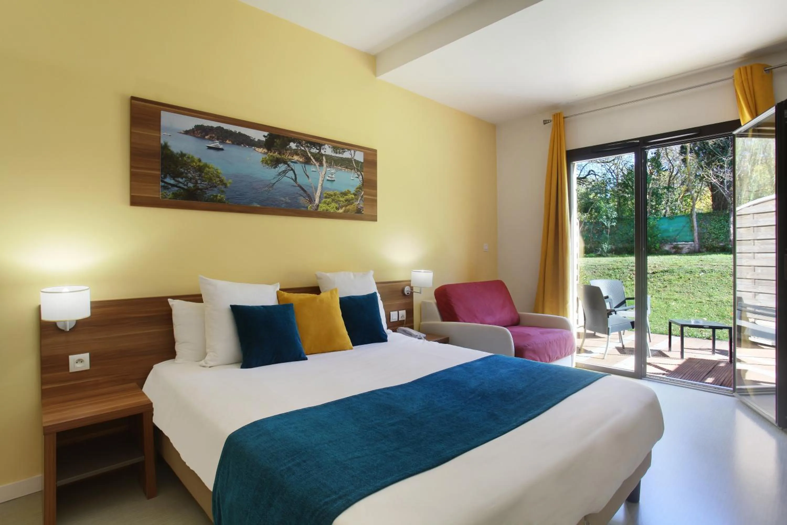 Bed in Suite Home Aix en Provence Sud TGV