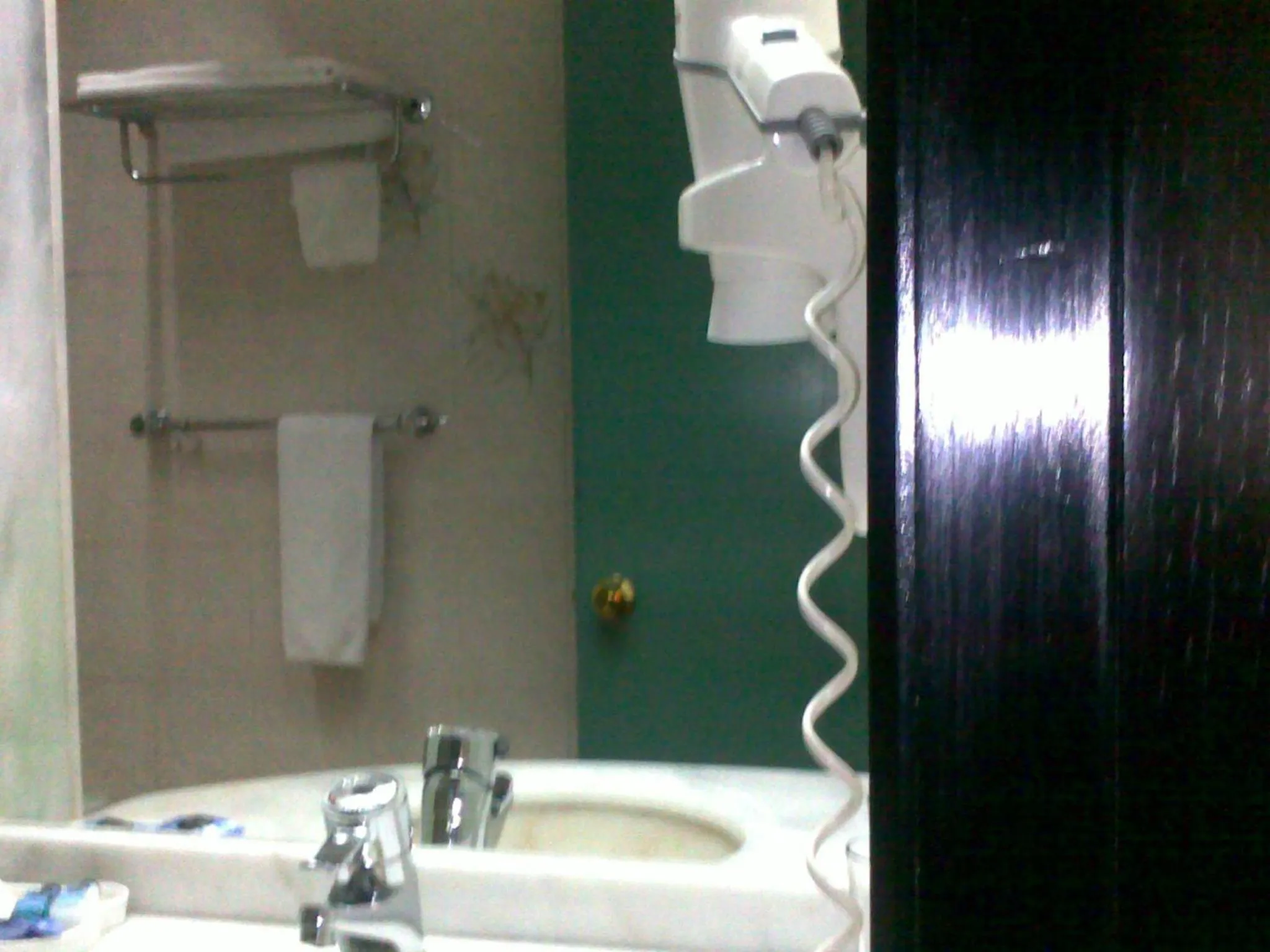 Bathroom in King Hotel Guvenlik