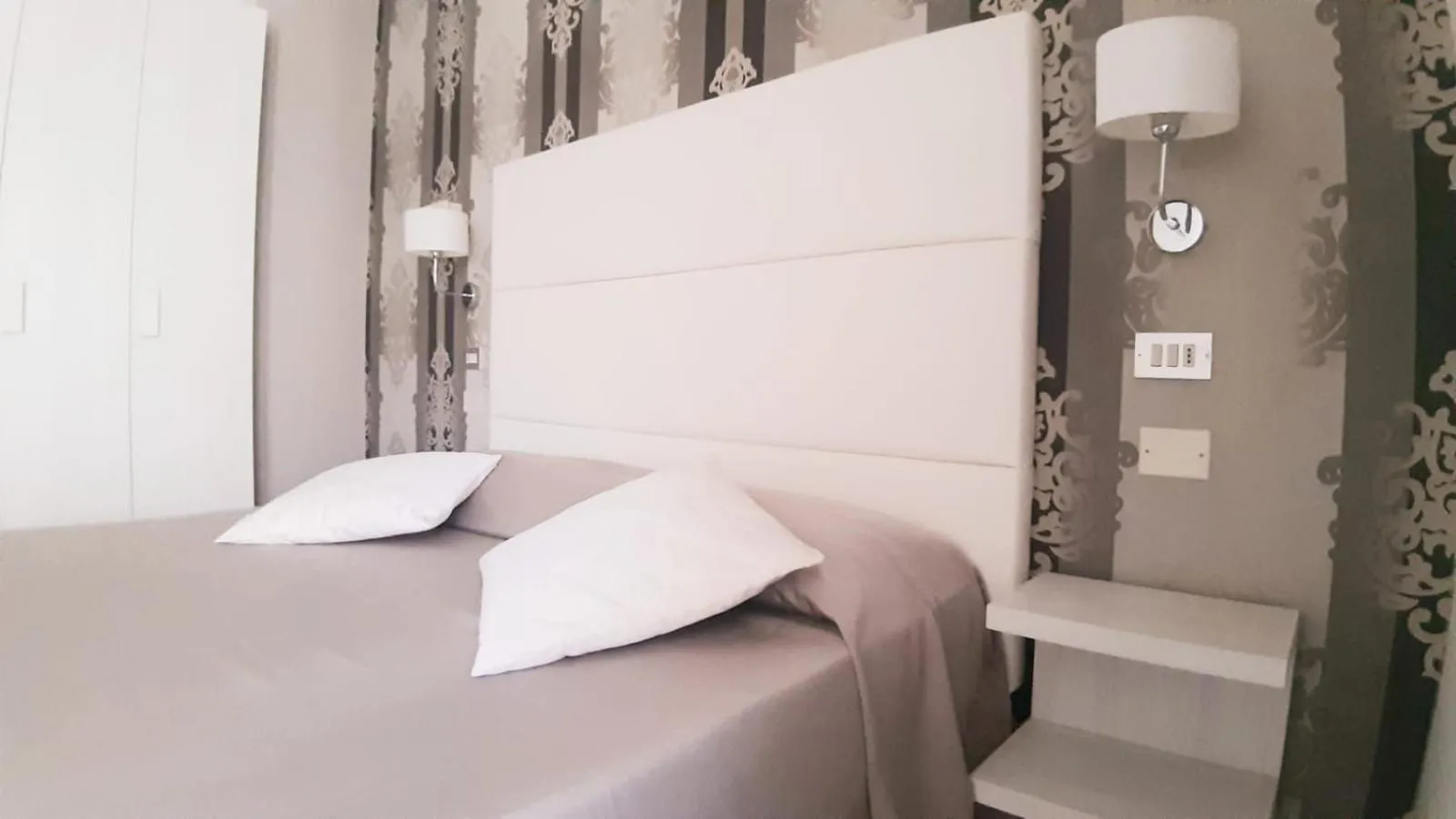 Bed in Hotel Ermeti B&B Brunch