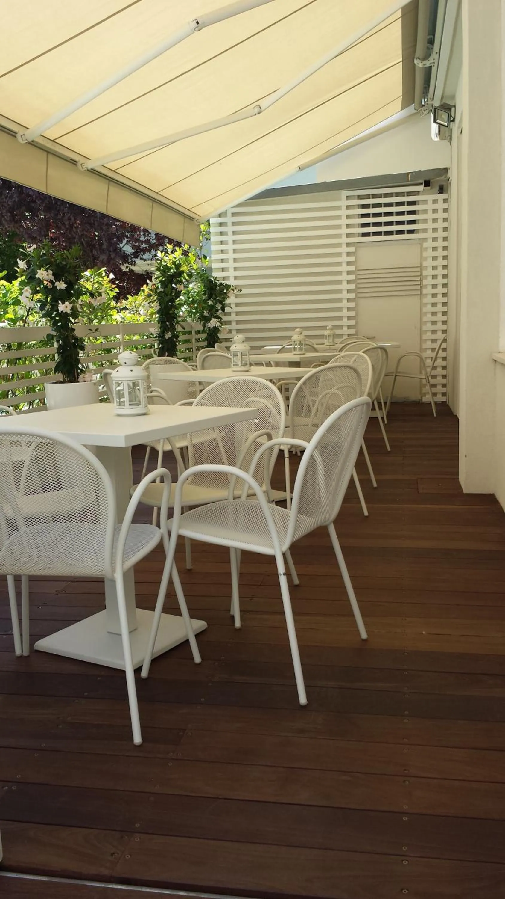 Patio in Hotel Ermeti B&B Brunch