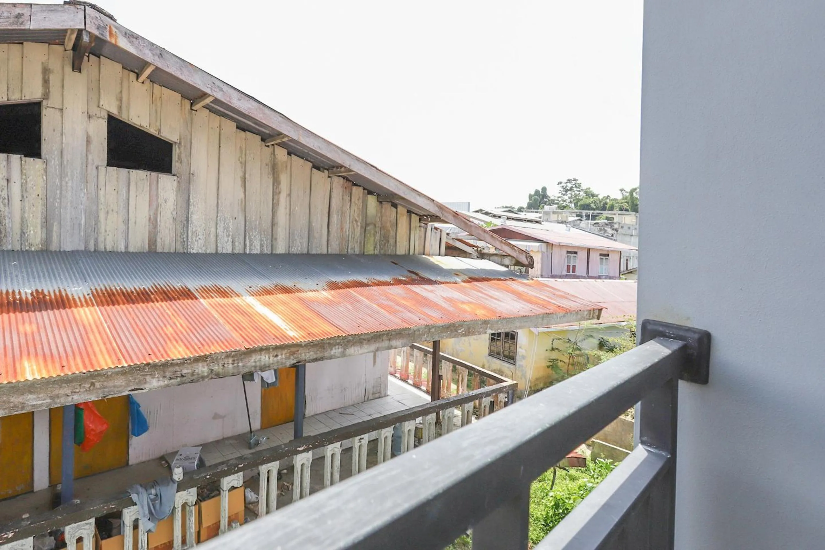 Balcony/Terrace in RedDoorz At Pelangi Guest House