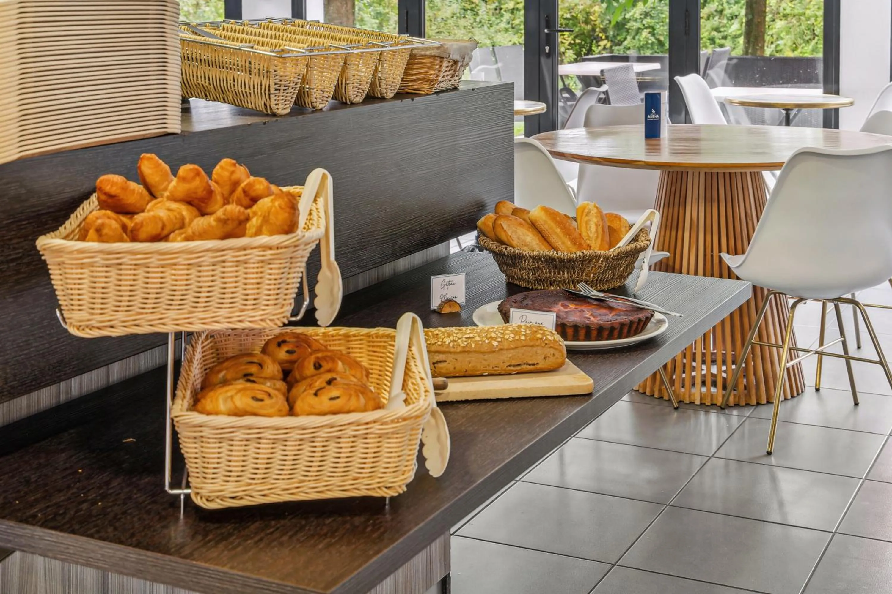 Buffet breakfast in Hôtel AKENA La Ferté Bernard