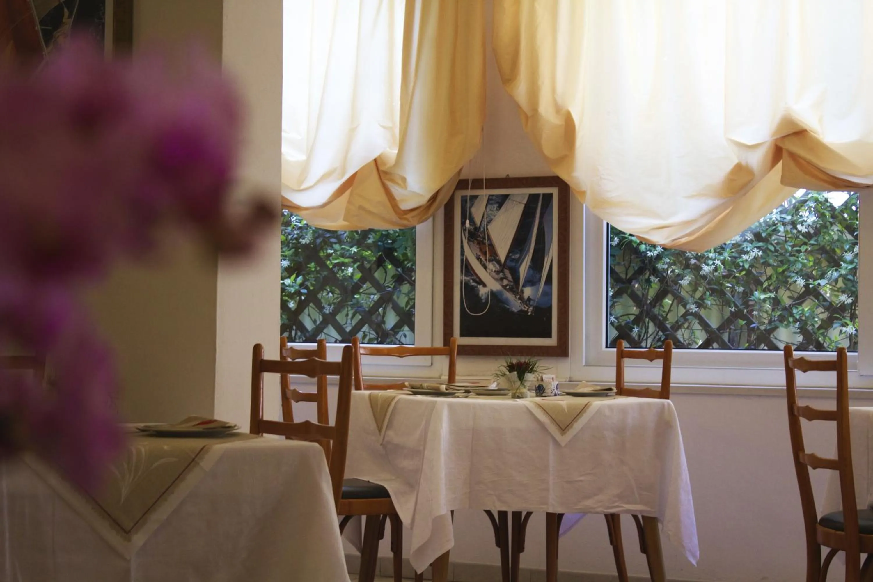 Restaurant/places to eat in Hotel Residence Charles