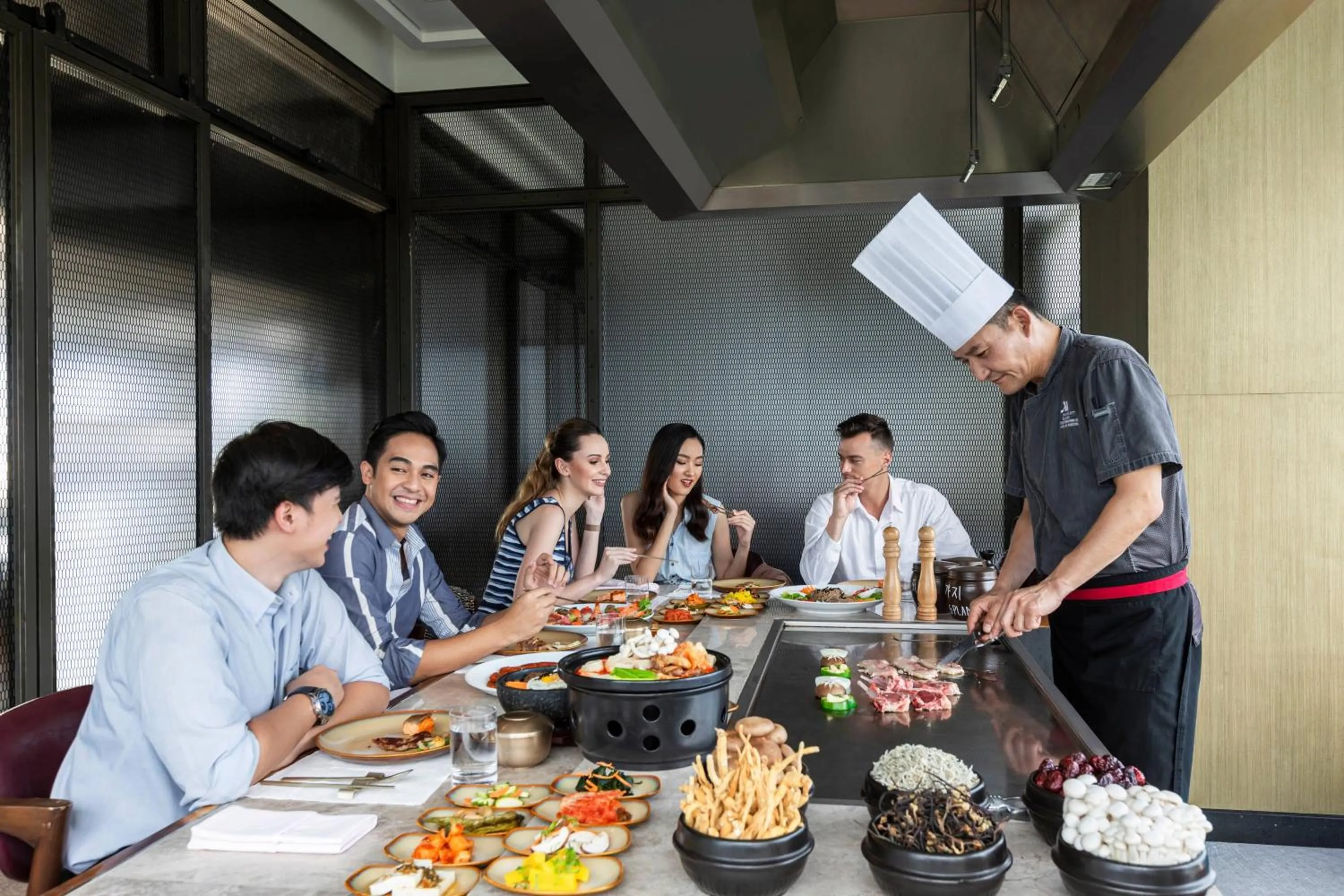 Restaurant/places to eat in Clark Marriott Hotel