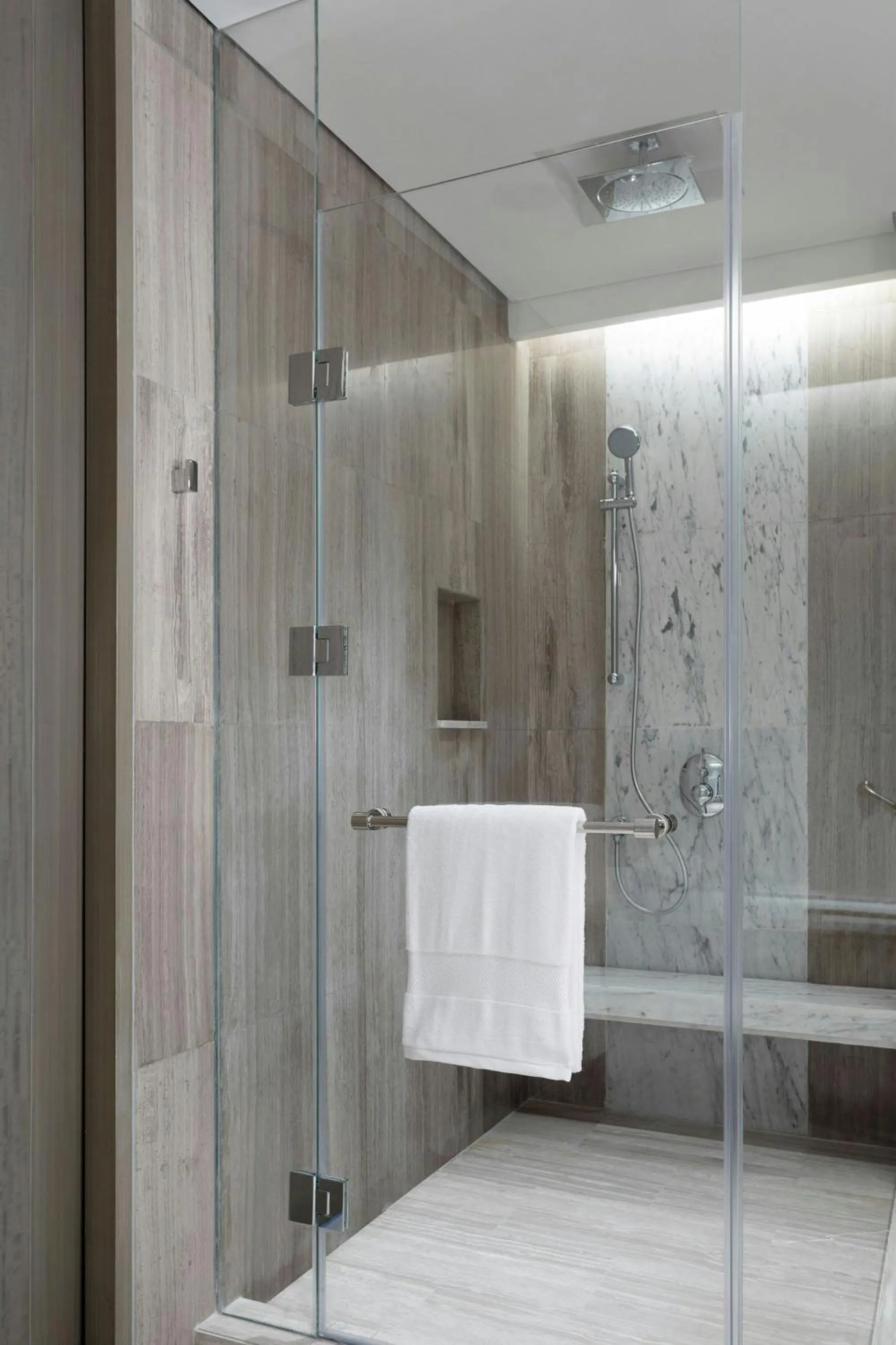 Bathroom in Clark Marriott Hotel