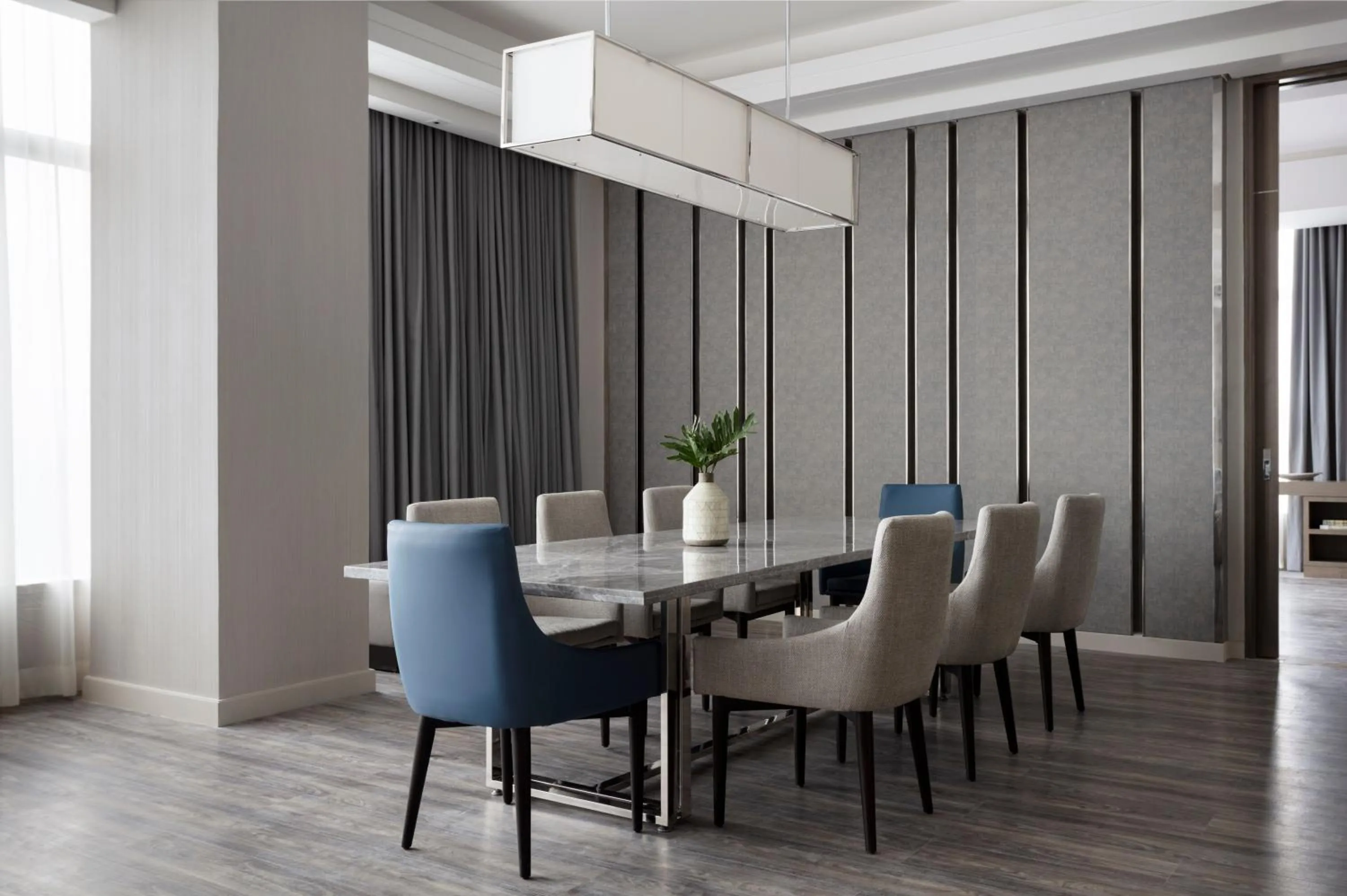 Dining area in Clark Marriott Hotel