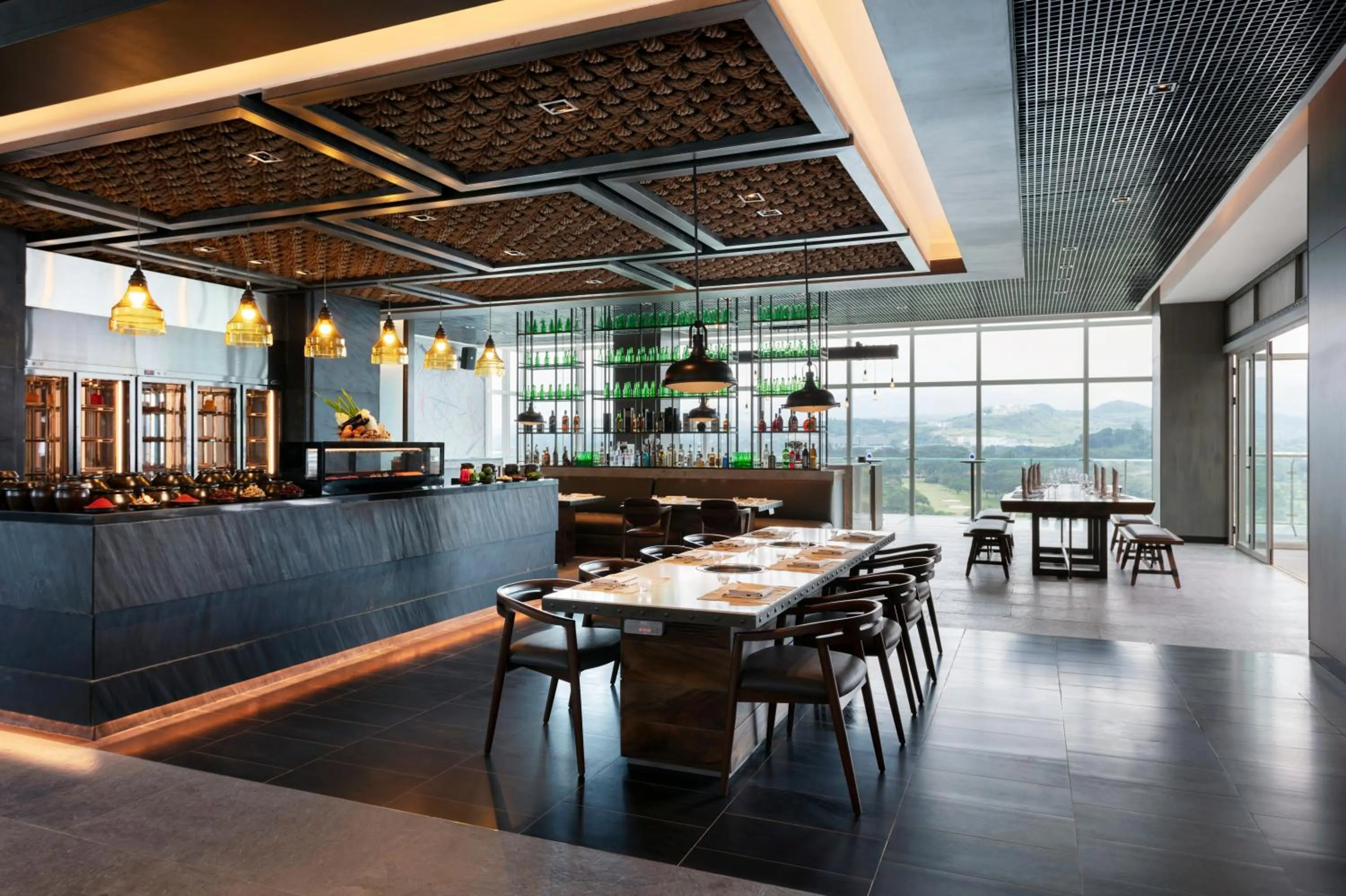 Restaurant/places to eat in Clark Marriott Hotel