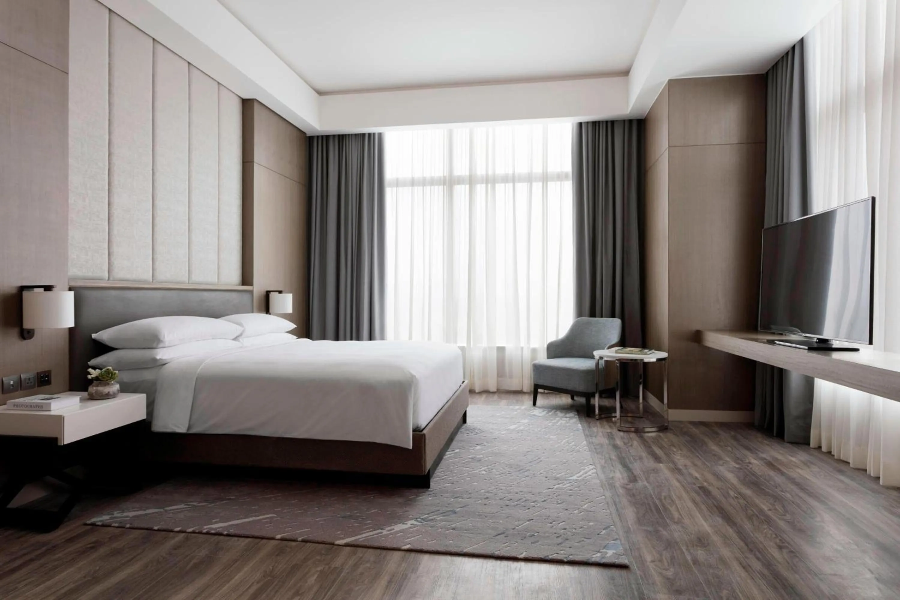 Bedroom, Bed in Clark Marriott Hotel