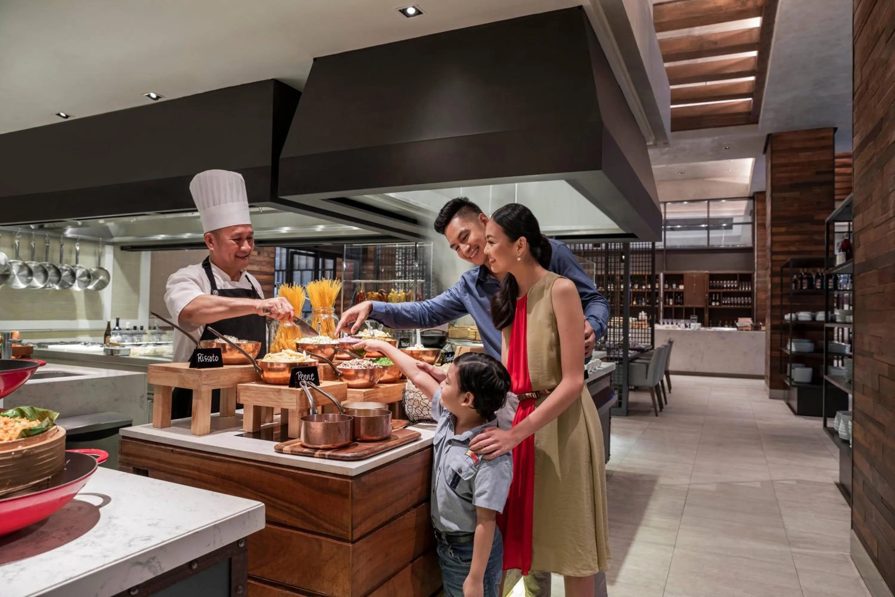 Lounge or bar in Clark Marriott Hotel