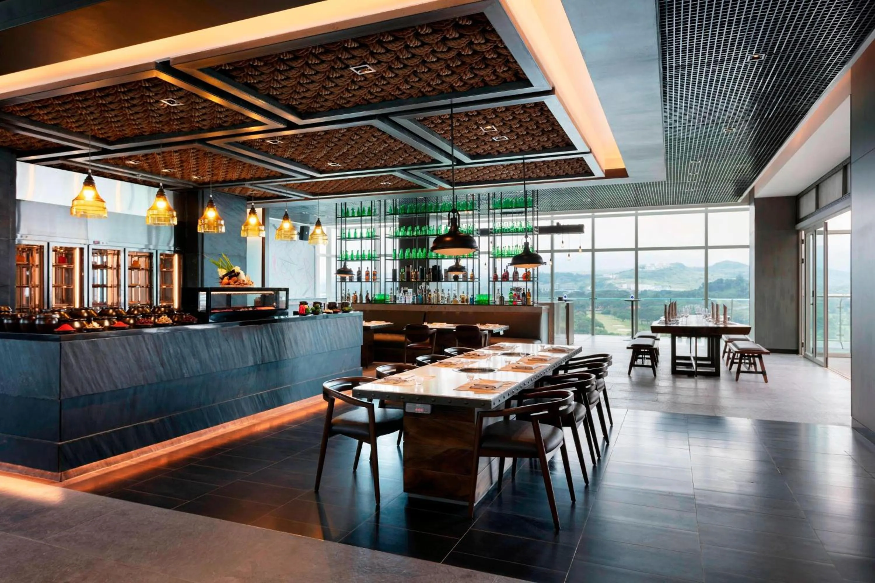 Restaurant/places to eat in Clark Marriott Hotel