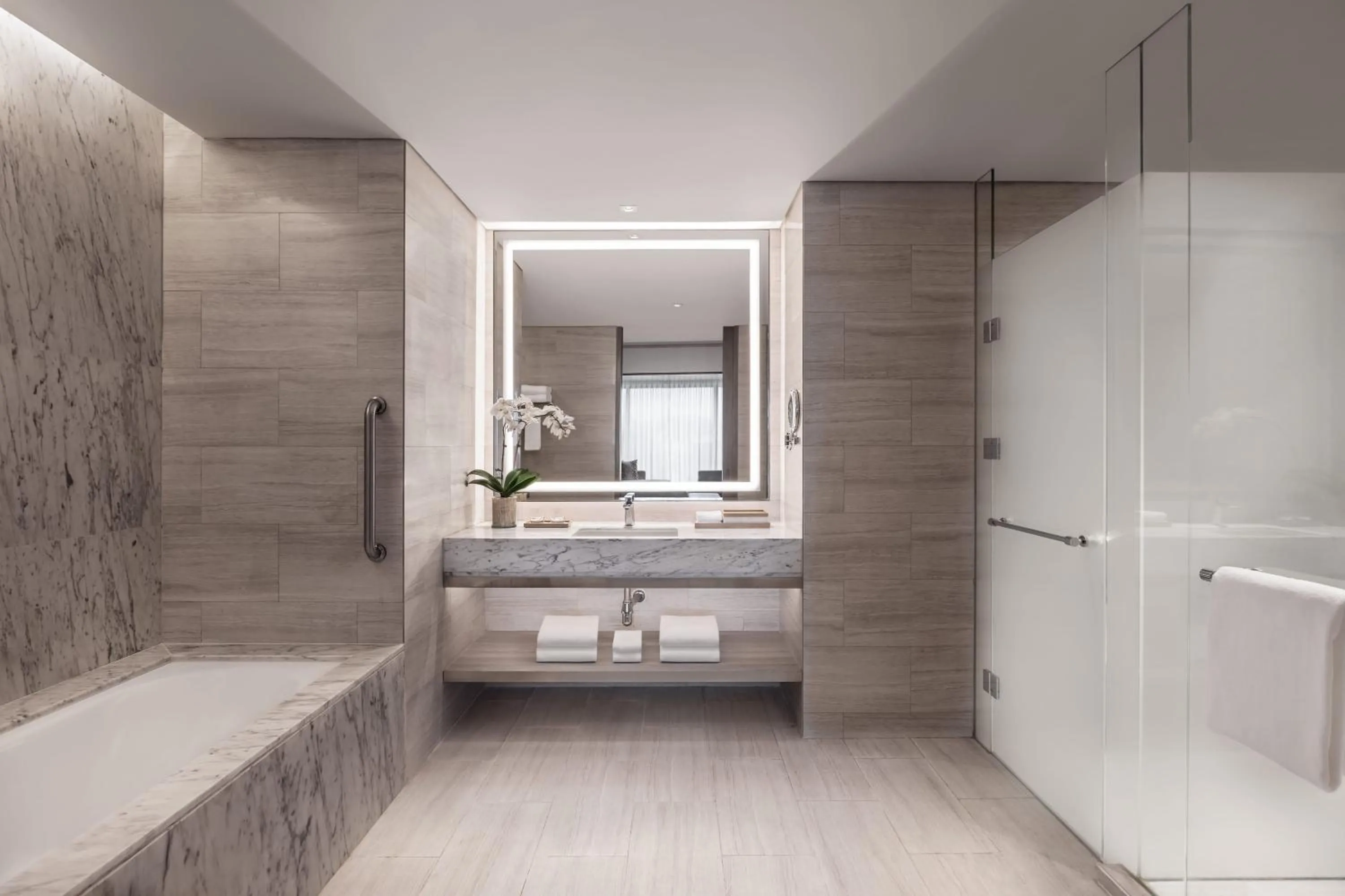 Shower in Clark Marriott Hotel