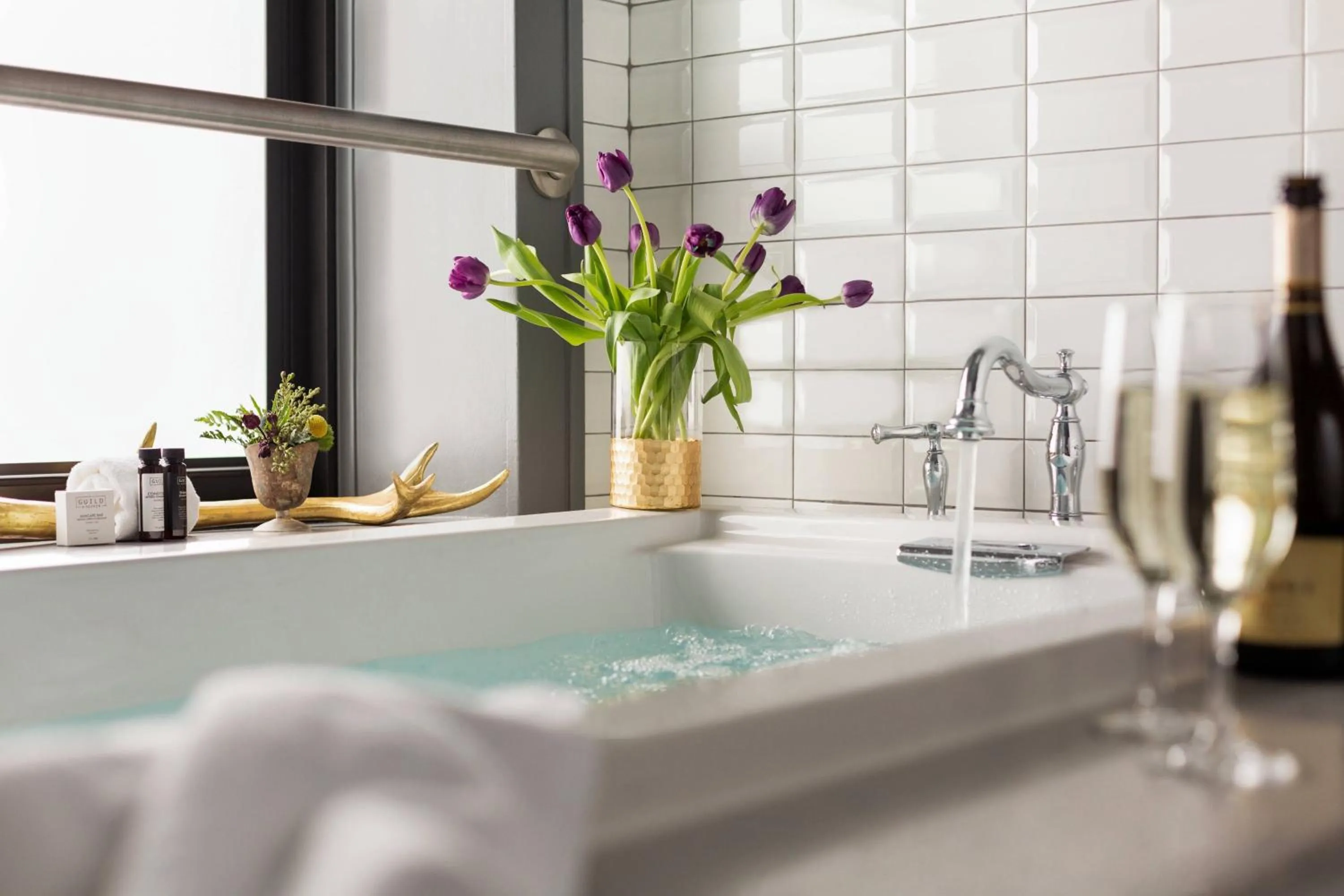 Bathroom in Hotel Northland, Autograph Collection