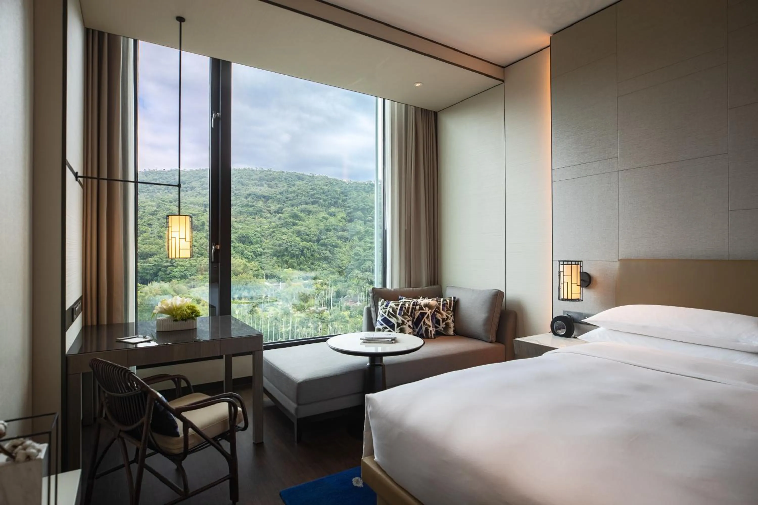 Bed in Renaissance Taipei Shihlin Hotel