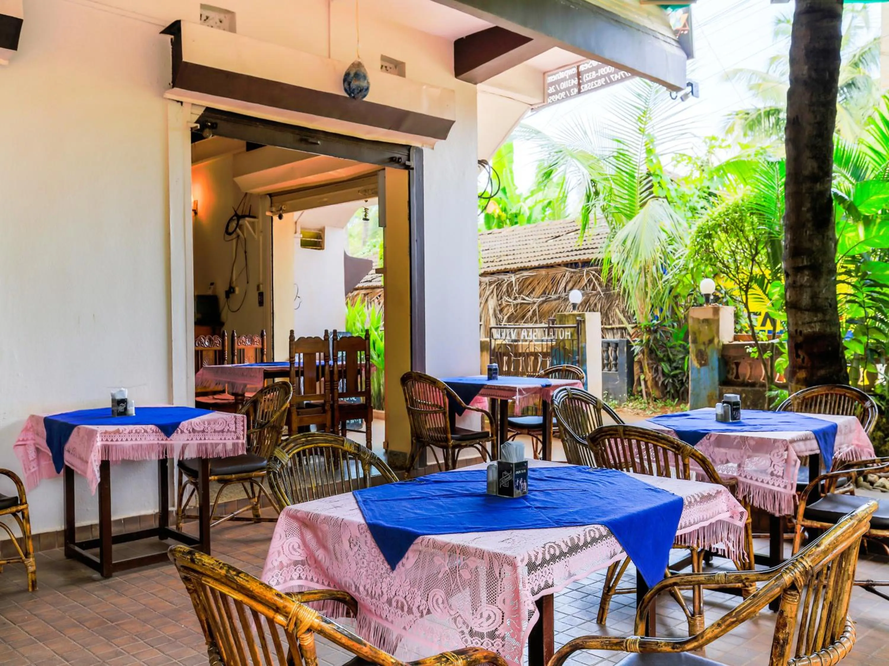 Restaurant/places to eat in Sea View Resort