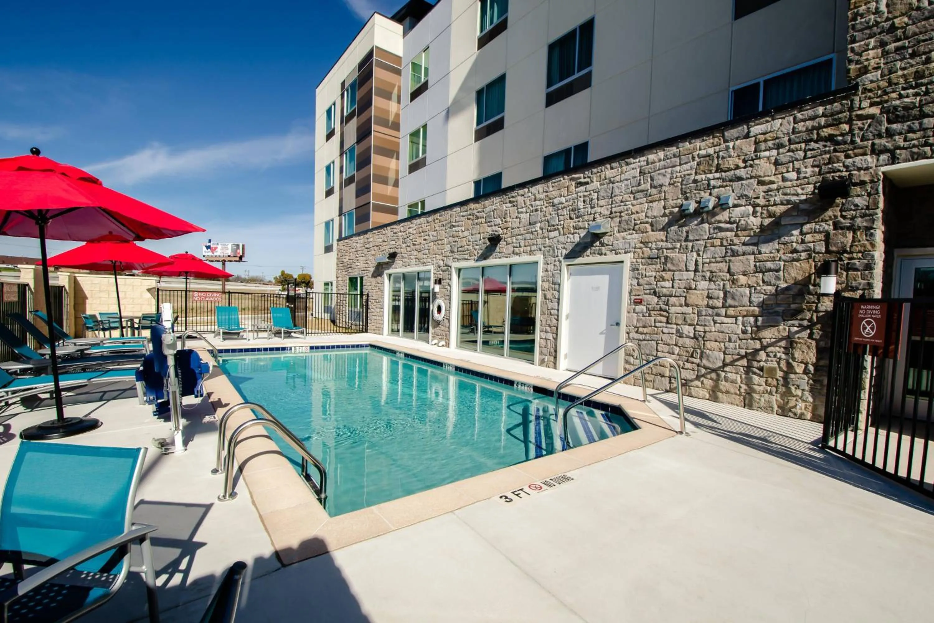 Swimming pool in TownePlace Suites by Marriott Temple