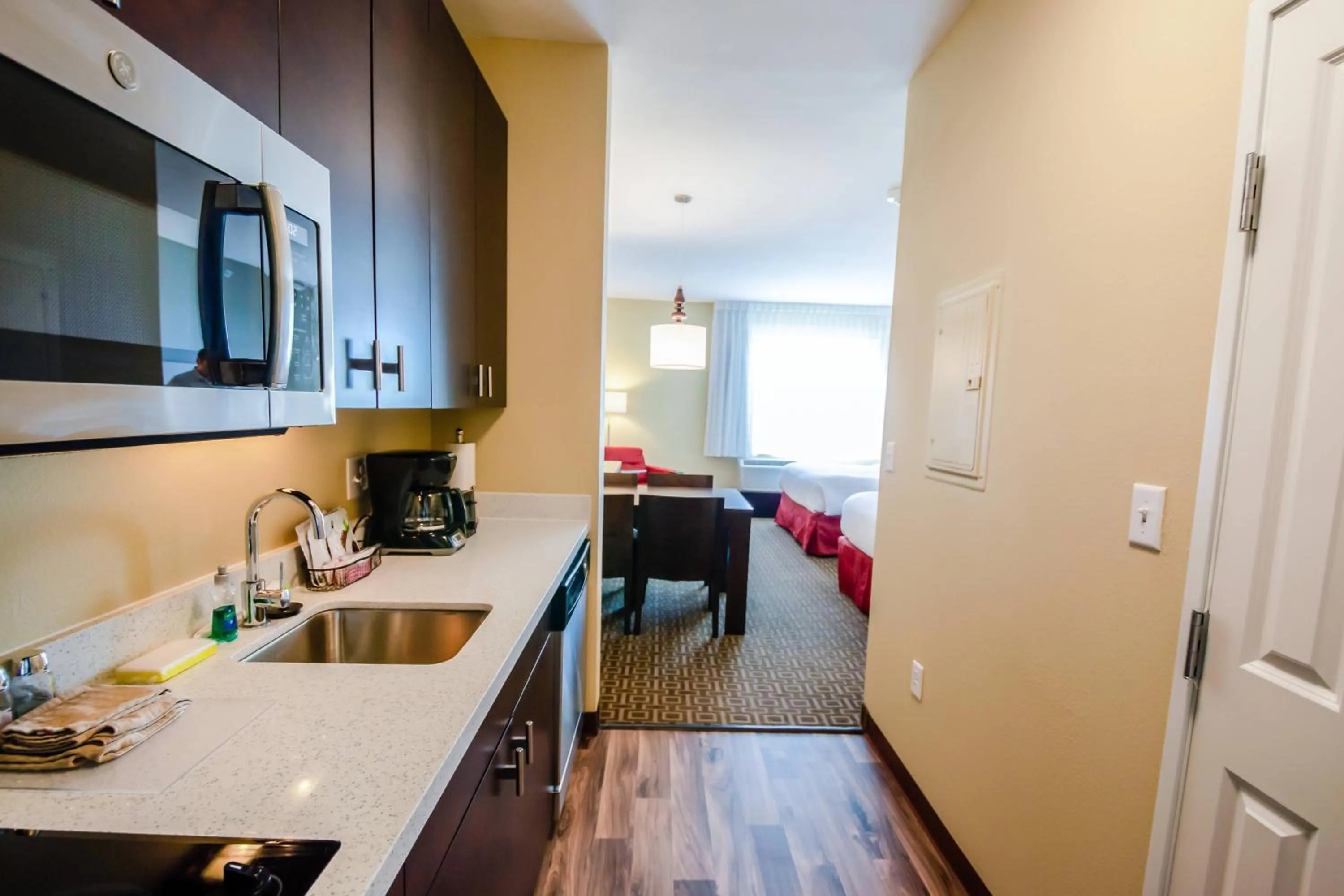 Kitchen or kitchenette in TownePlace Suites by Marriott Temple