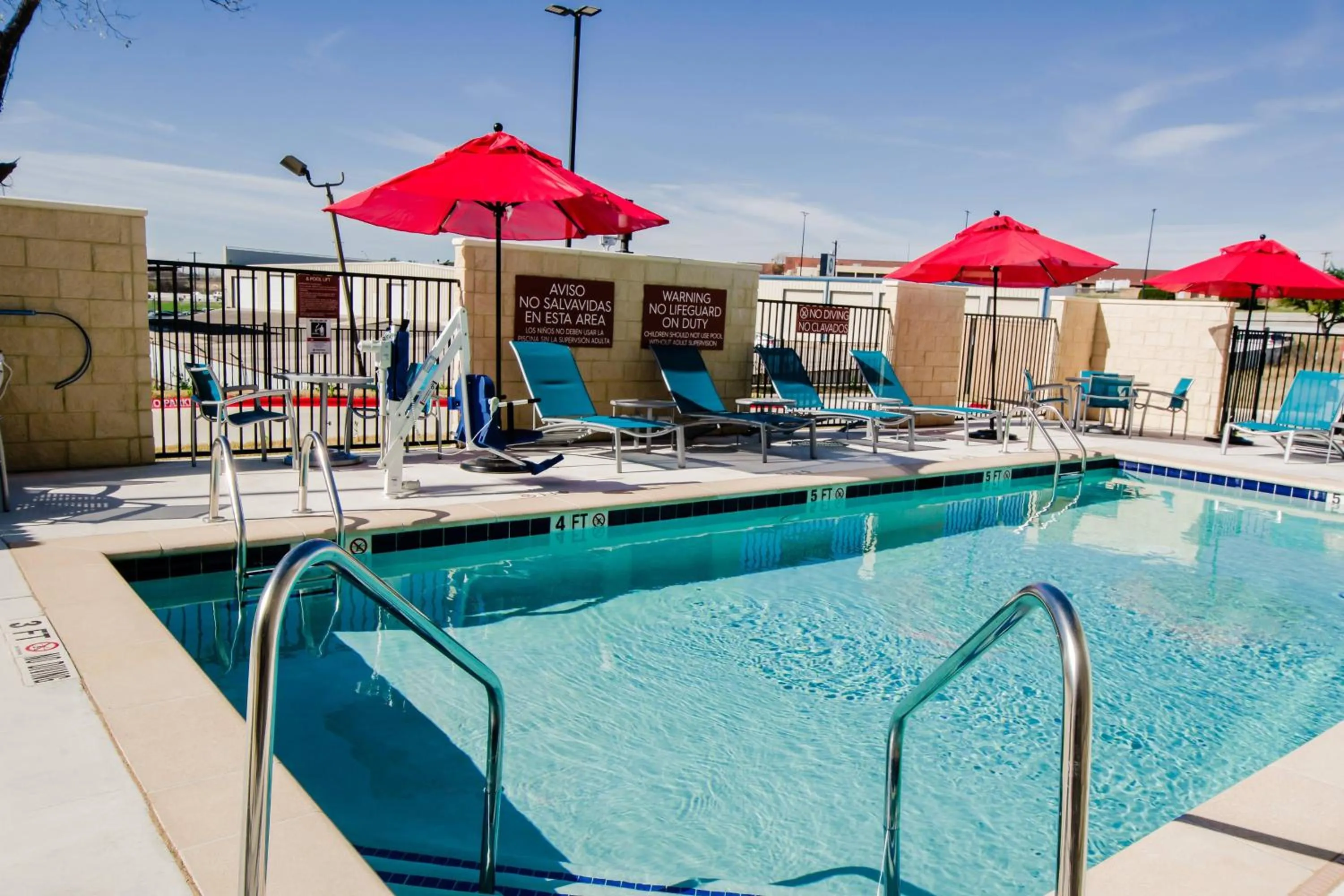 Swimming pool in TownePlace Suites by Marriott Temple