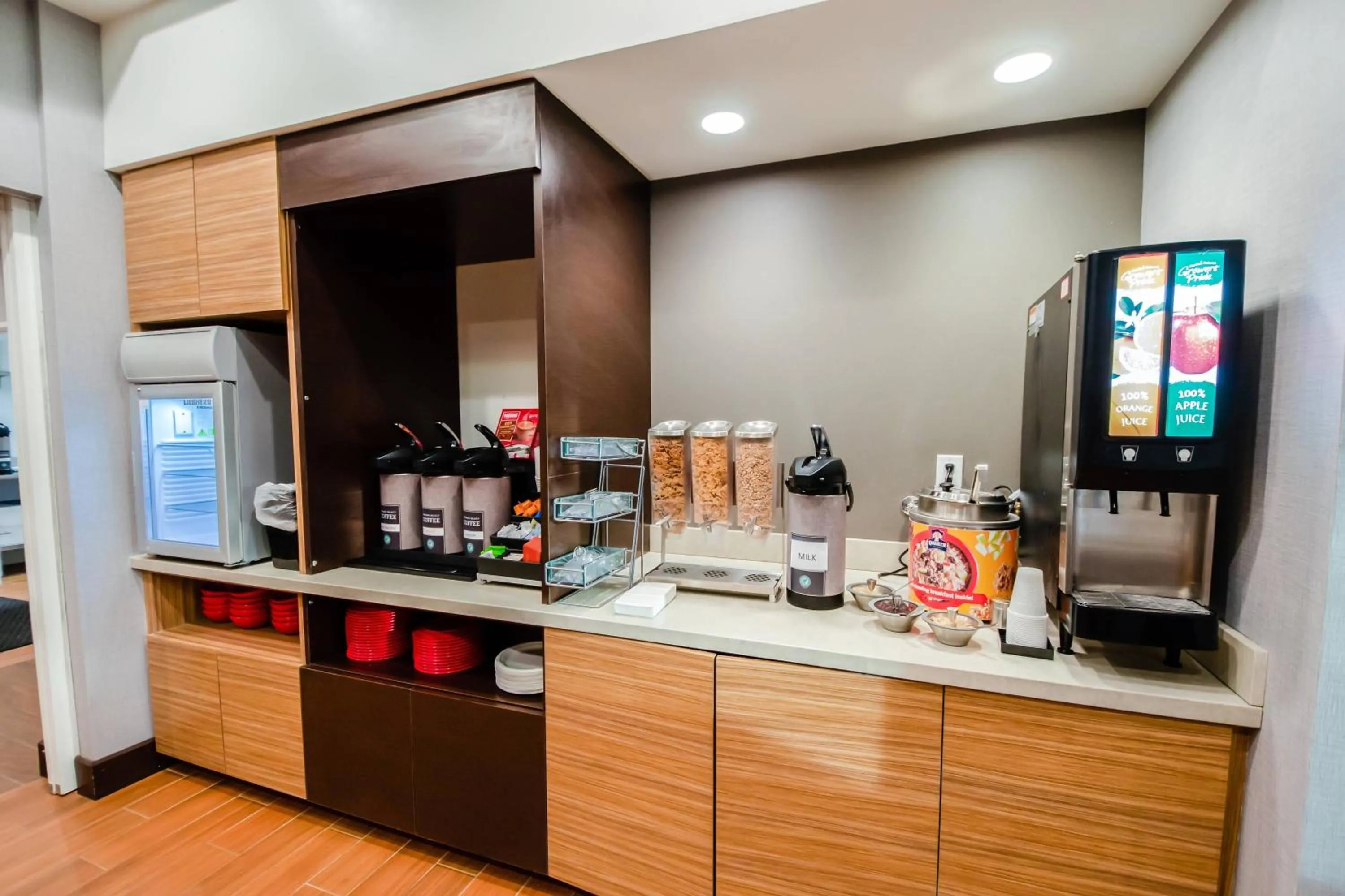 Breakfast in TownePlace Suites by Marriott Temple