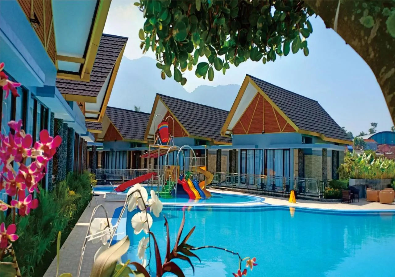 Pool view in Cahaya Villa Garut