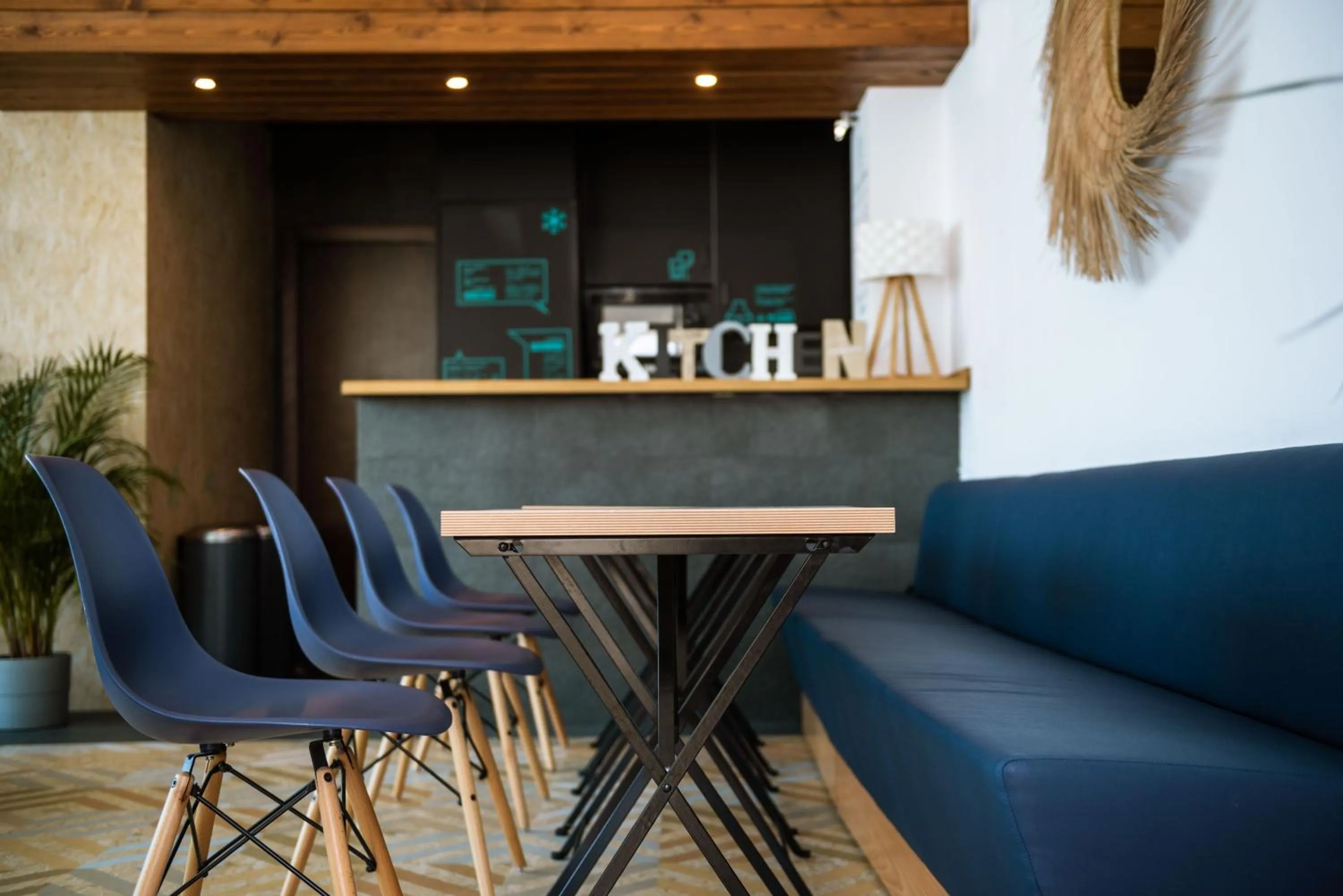 Coffee/tea facilities in TAKE SURF Hostel Conil