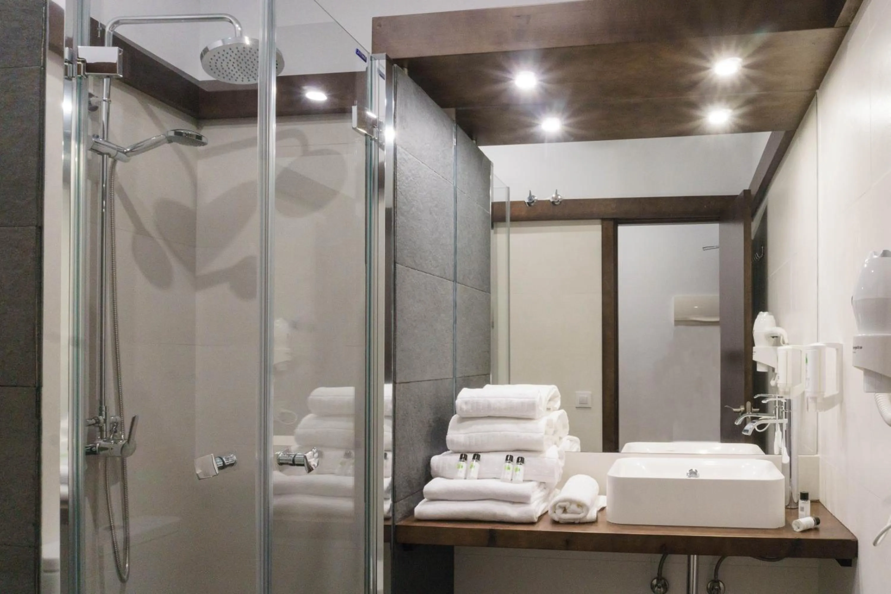 Shower in TAKE SURF Hostel Conil