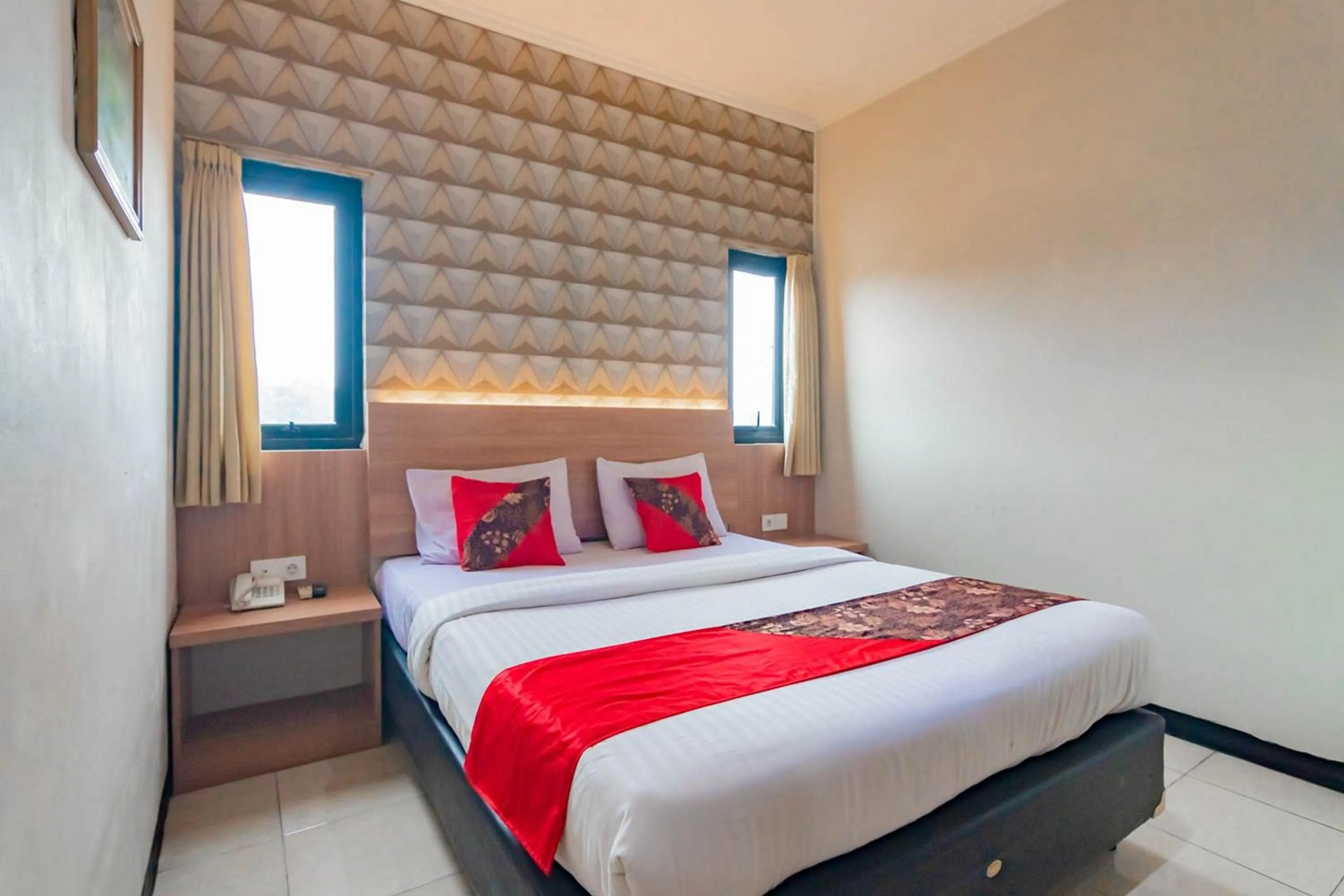 Bed in Cihampelas Hotel 2 Mitra RedDoorz