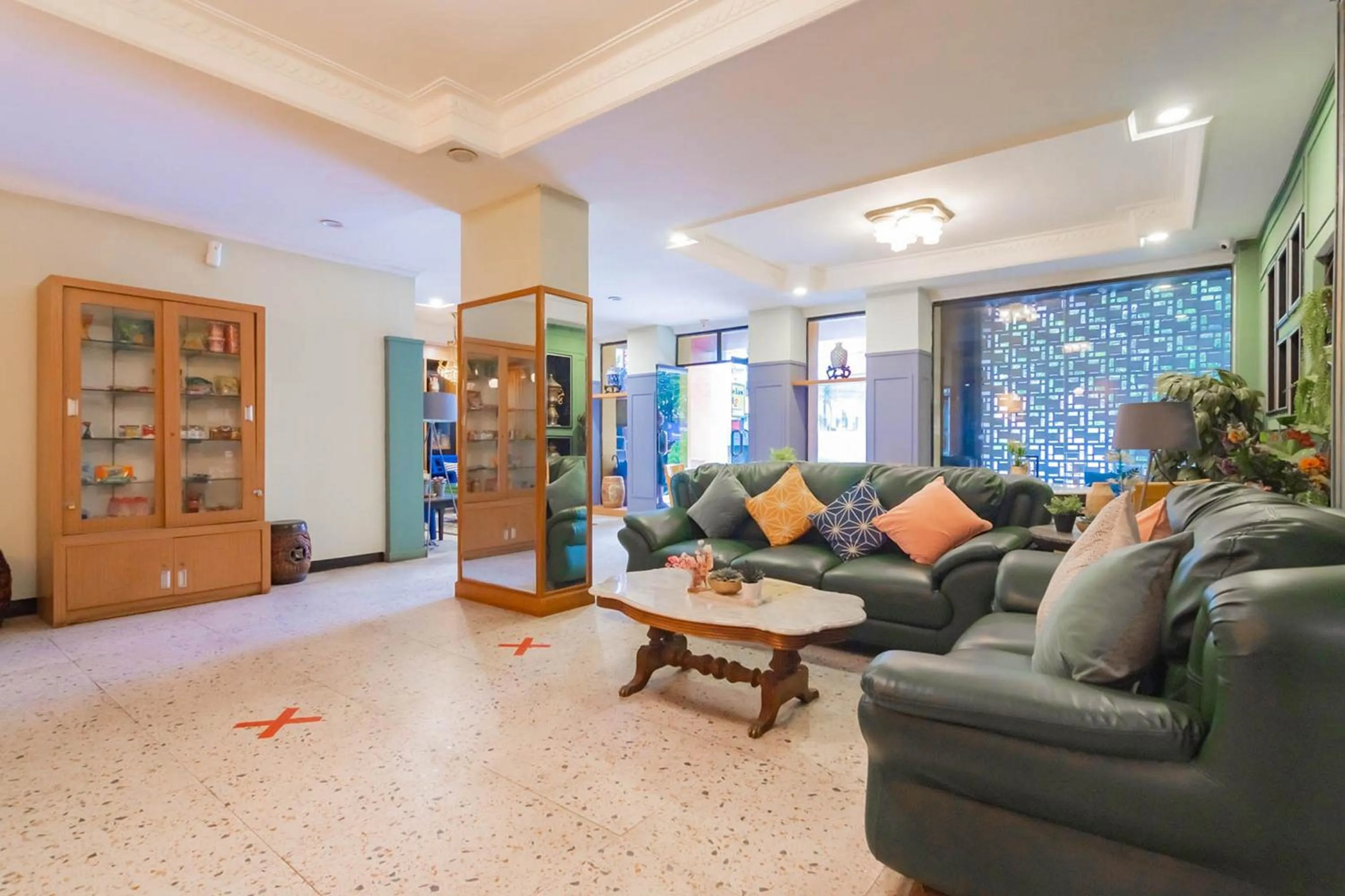 Living room in Cihampelas Hotel 2 Mitra RedDoorz