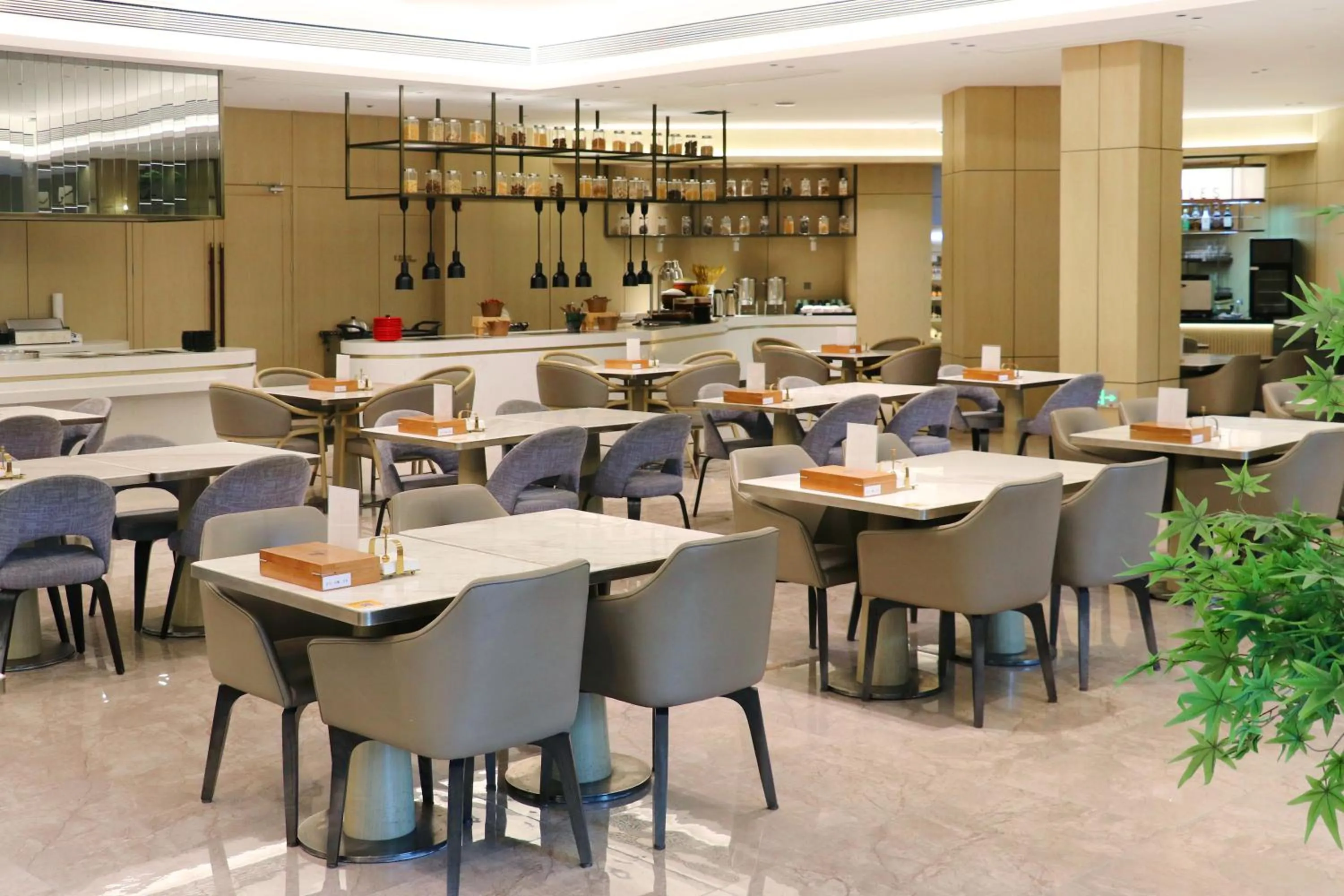 Restaurant/places to eat in Holiday Inn - Nanjing South Station by IHG