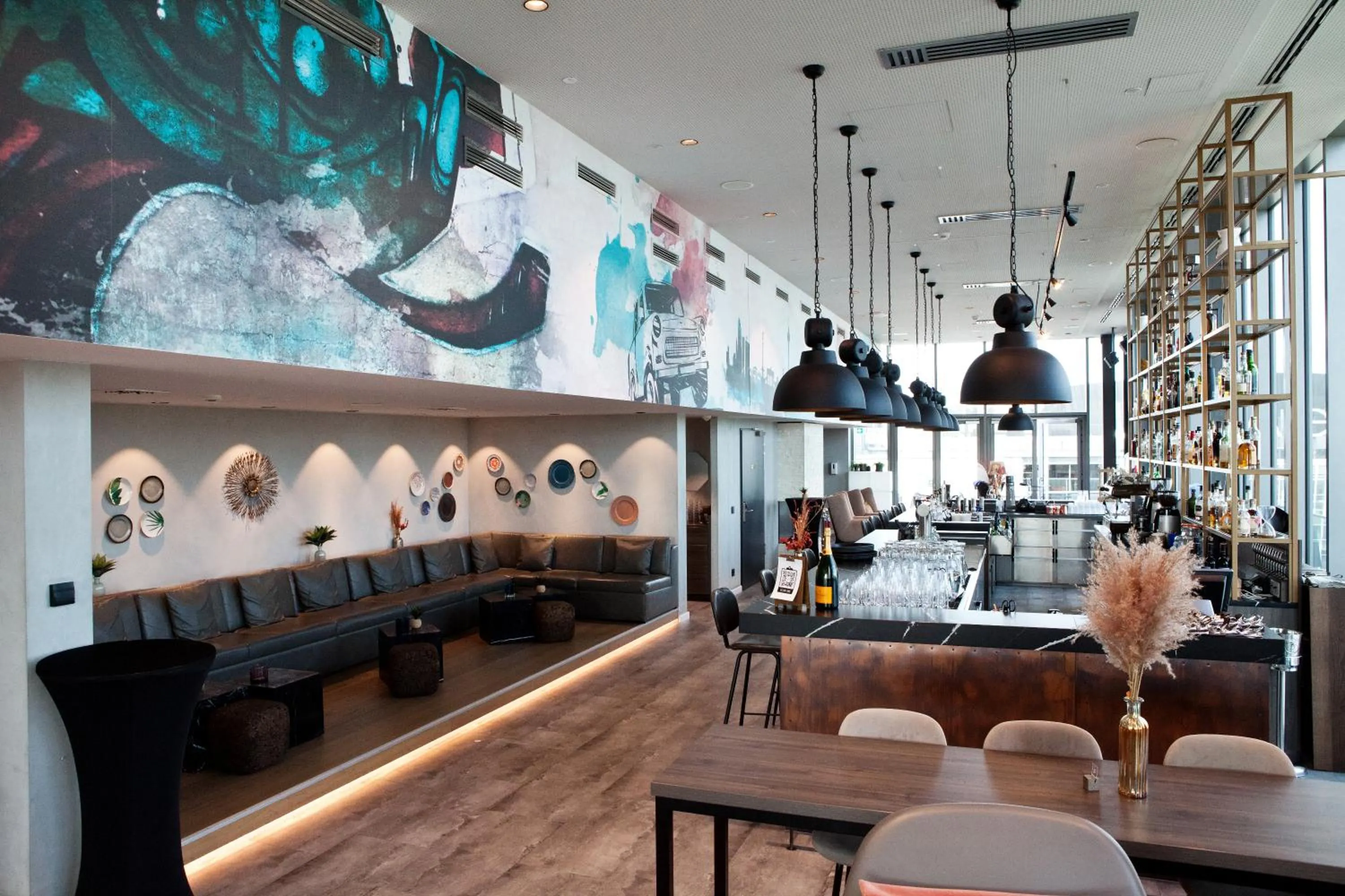 Lounge or bar in Hotel Indigo Berlin - East Side Gallery