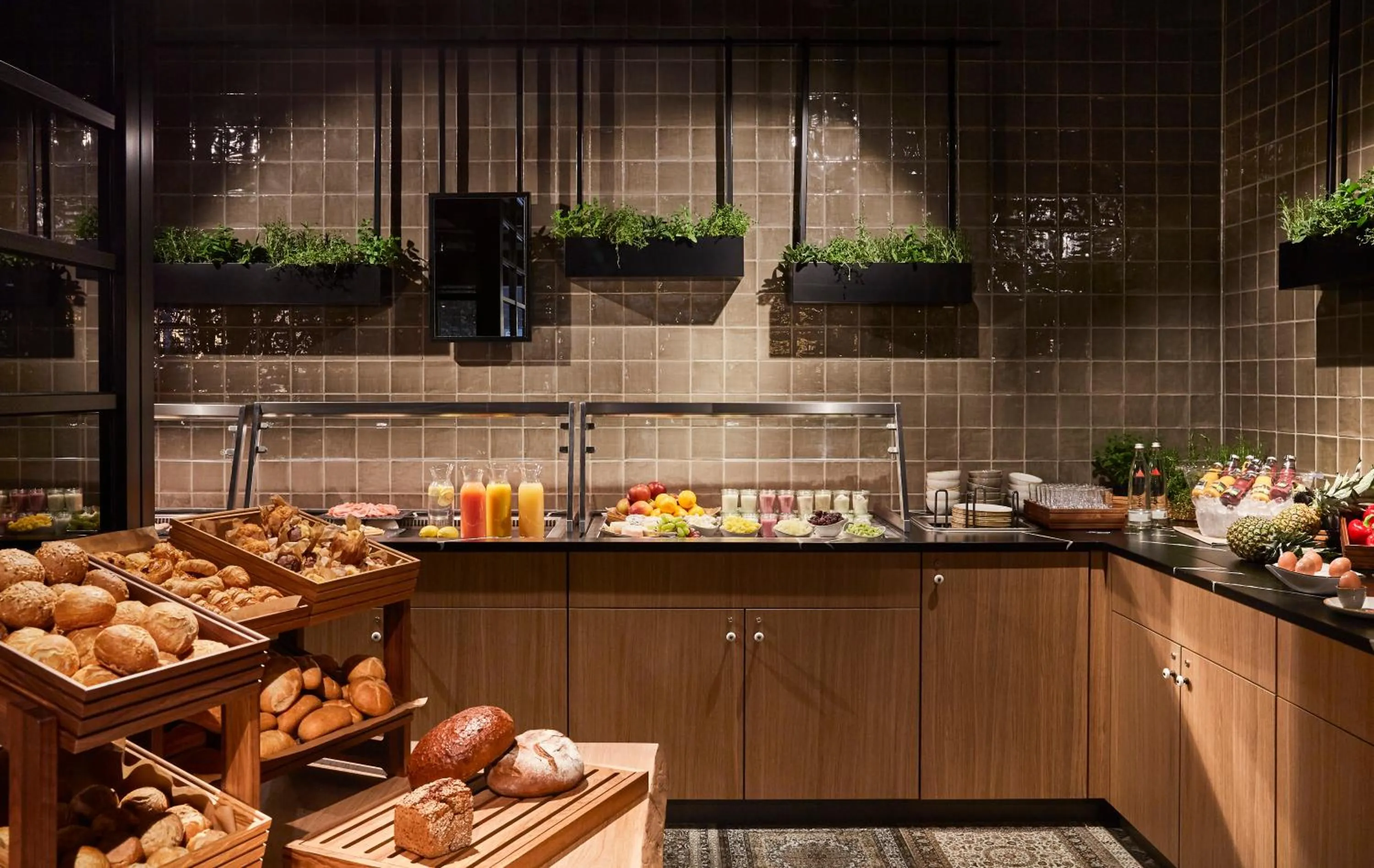 Food and drinks in Hotel Indigo Berlin - East Side Gallery