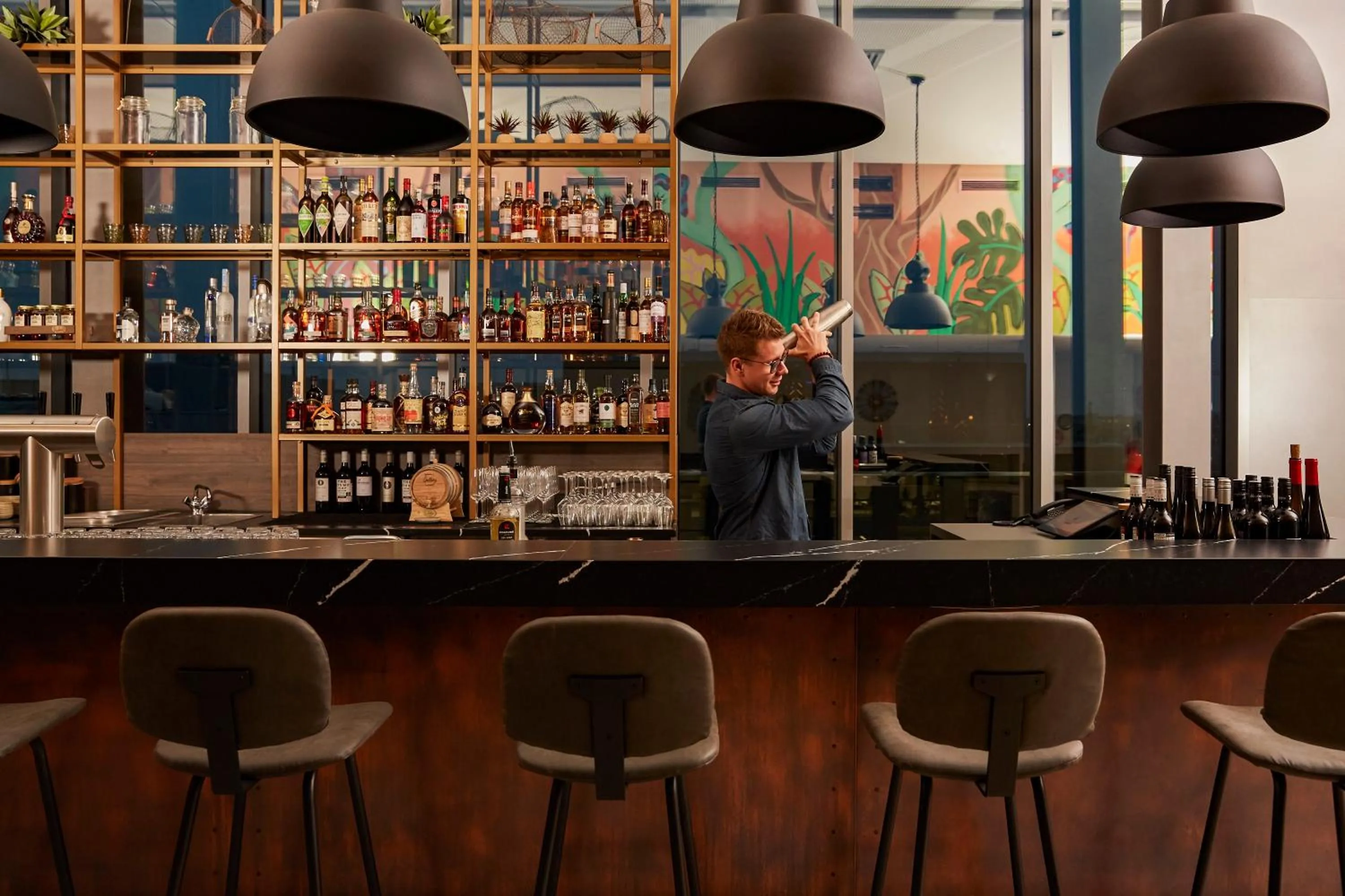 Food and drinks in Hotel Indigo Berlin - East Side Gallery