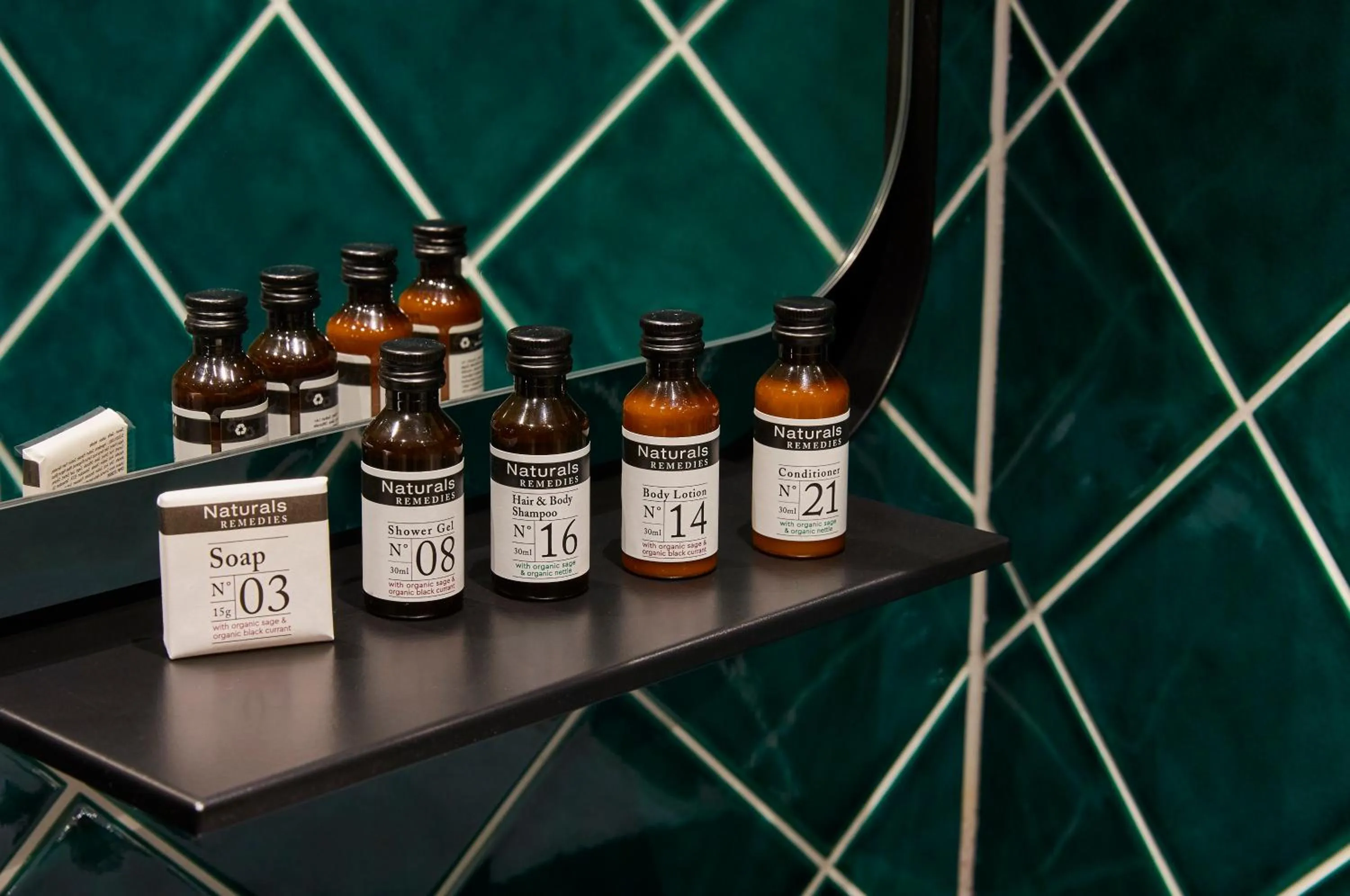 Shower in Hotel Indigo Berlin - East Side Gallery