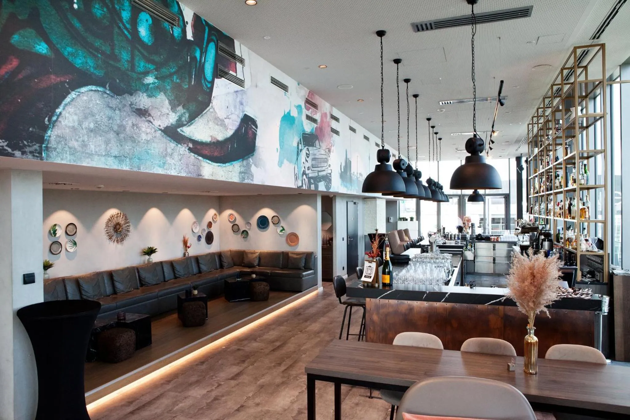 Lounge or bar in Hotel Indigo Berlin - East Side Gallery