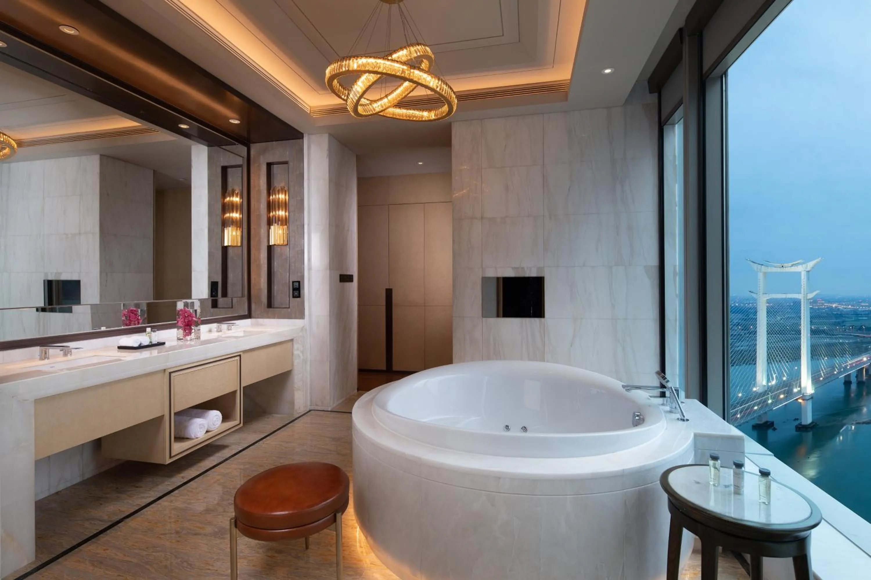 Photo of the whole room in InterContinental Quanzhou by IHG