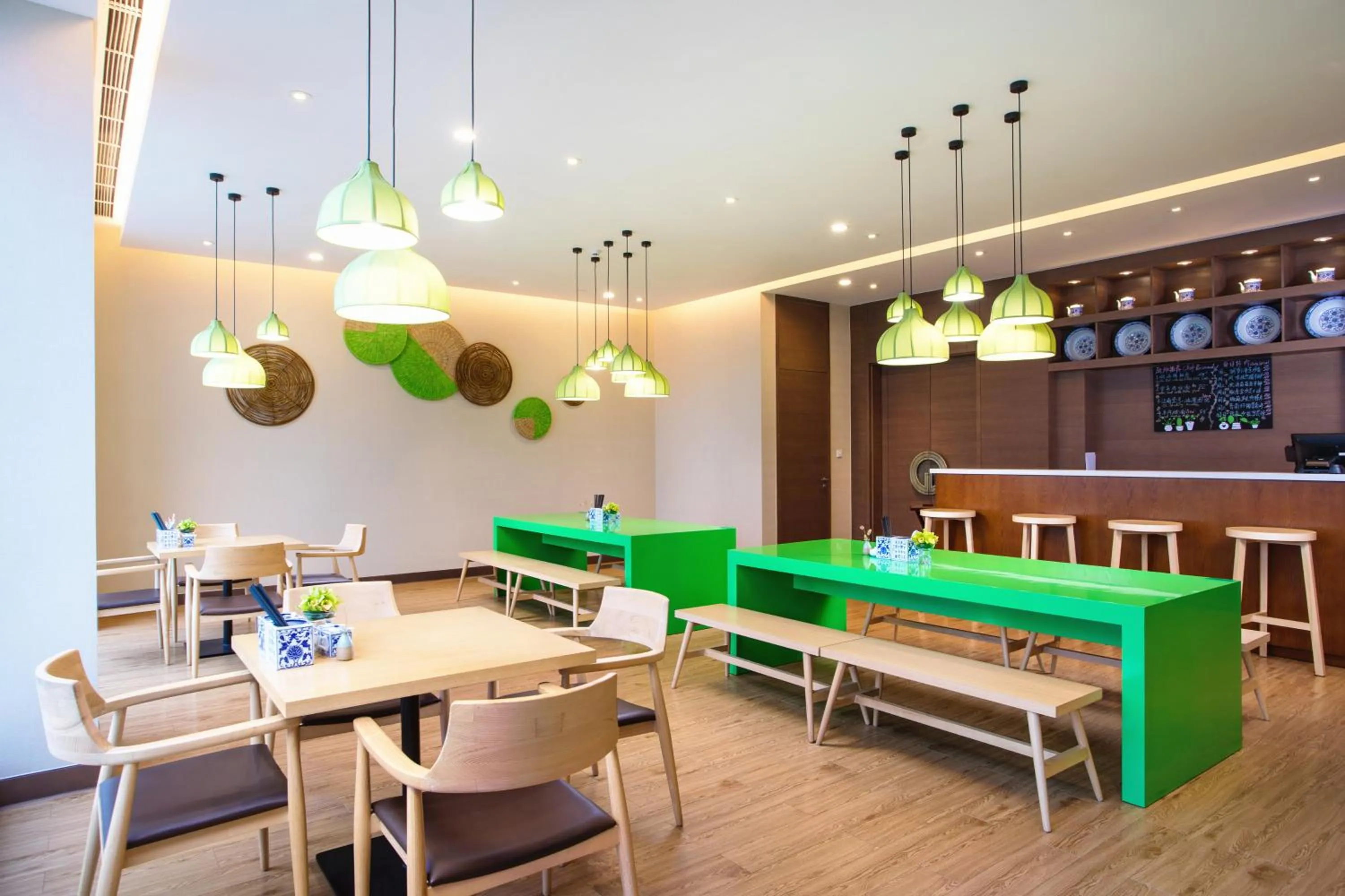 Restaurant/places to eat in Holiday Inn Wuxi Taihu New City by IHG