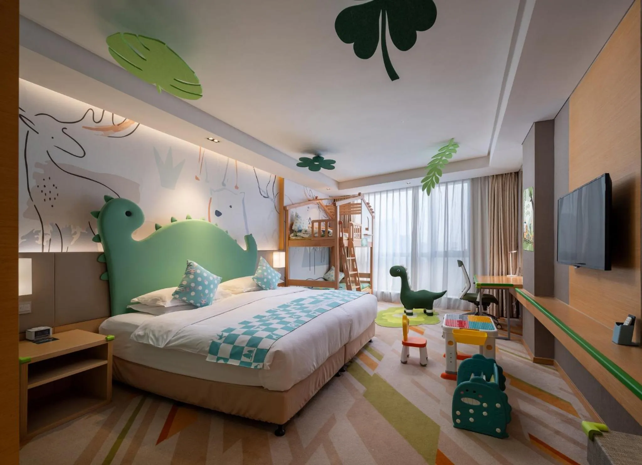 Photo of the whole room, Bed in Holiday Inn Wuxi Taihu New City by IHG