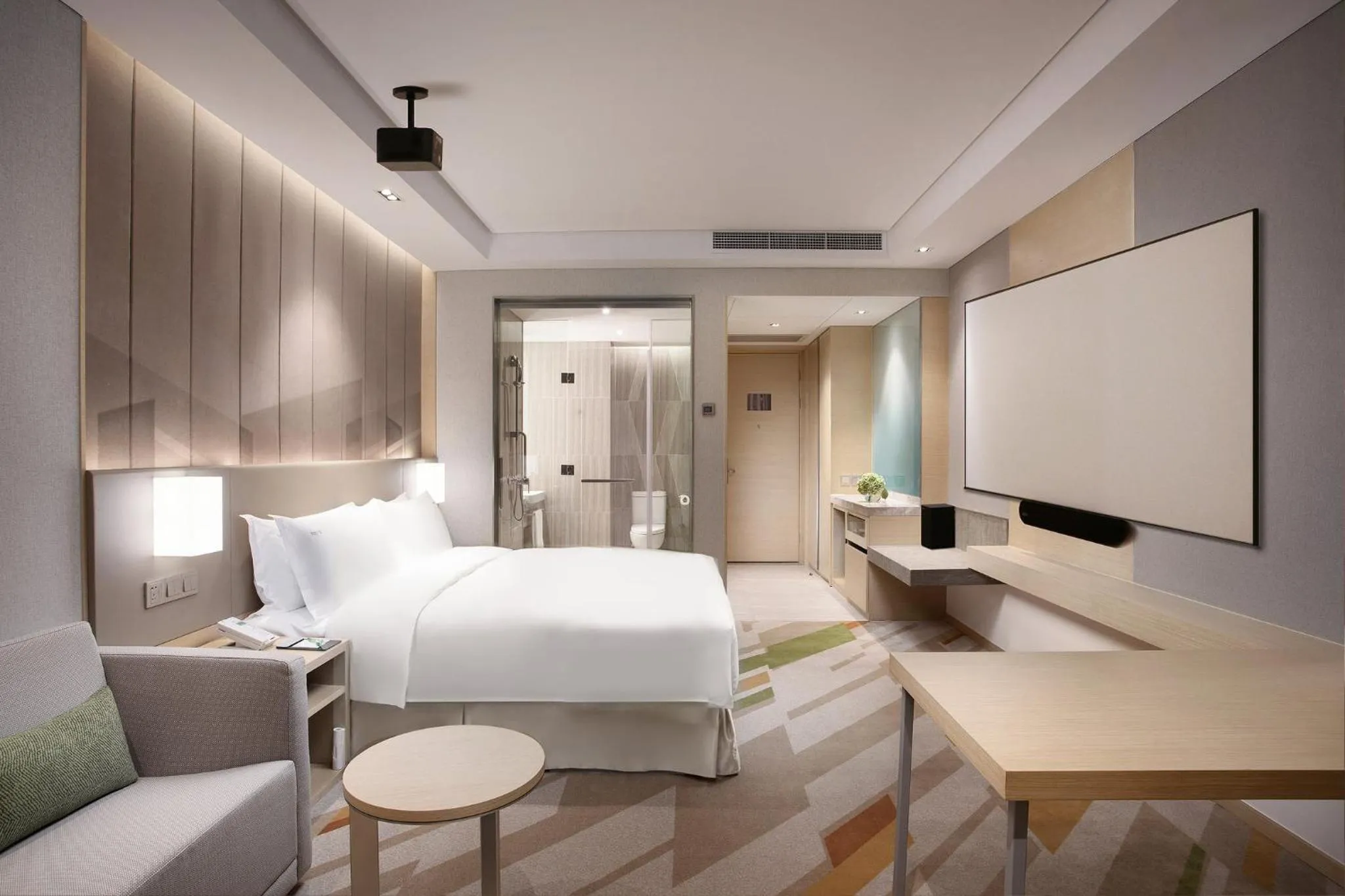 Photo of the whole room, Bed in Holiday Inn Wuxi Taihu New City by IHG