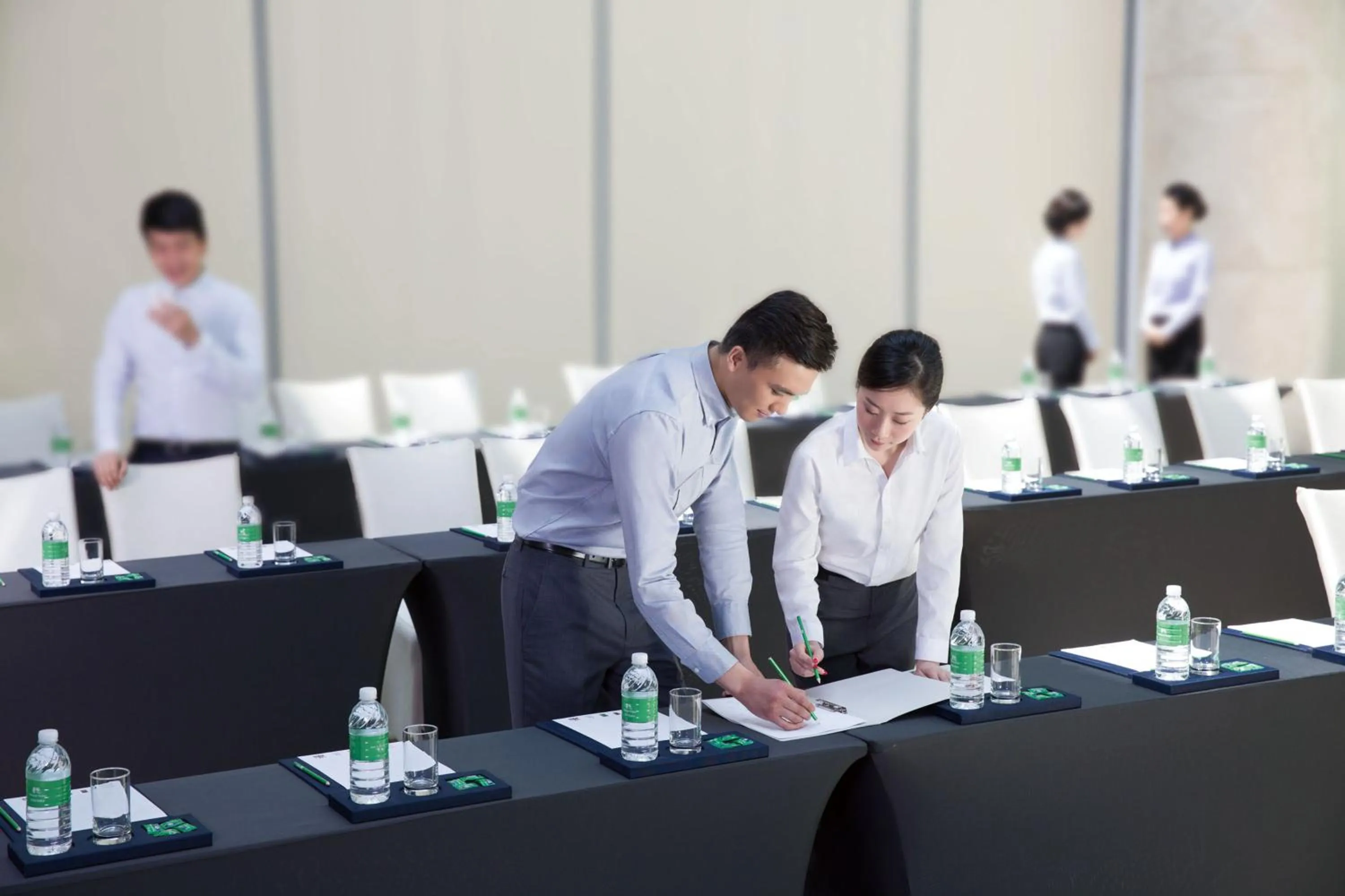 Meeting/conference room in Holiday Inn Wuxi Taihu New City by IHG