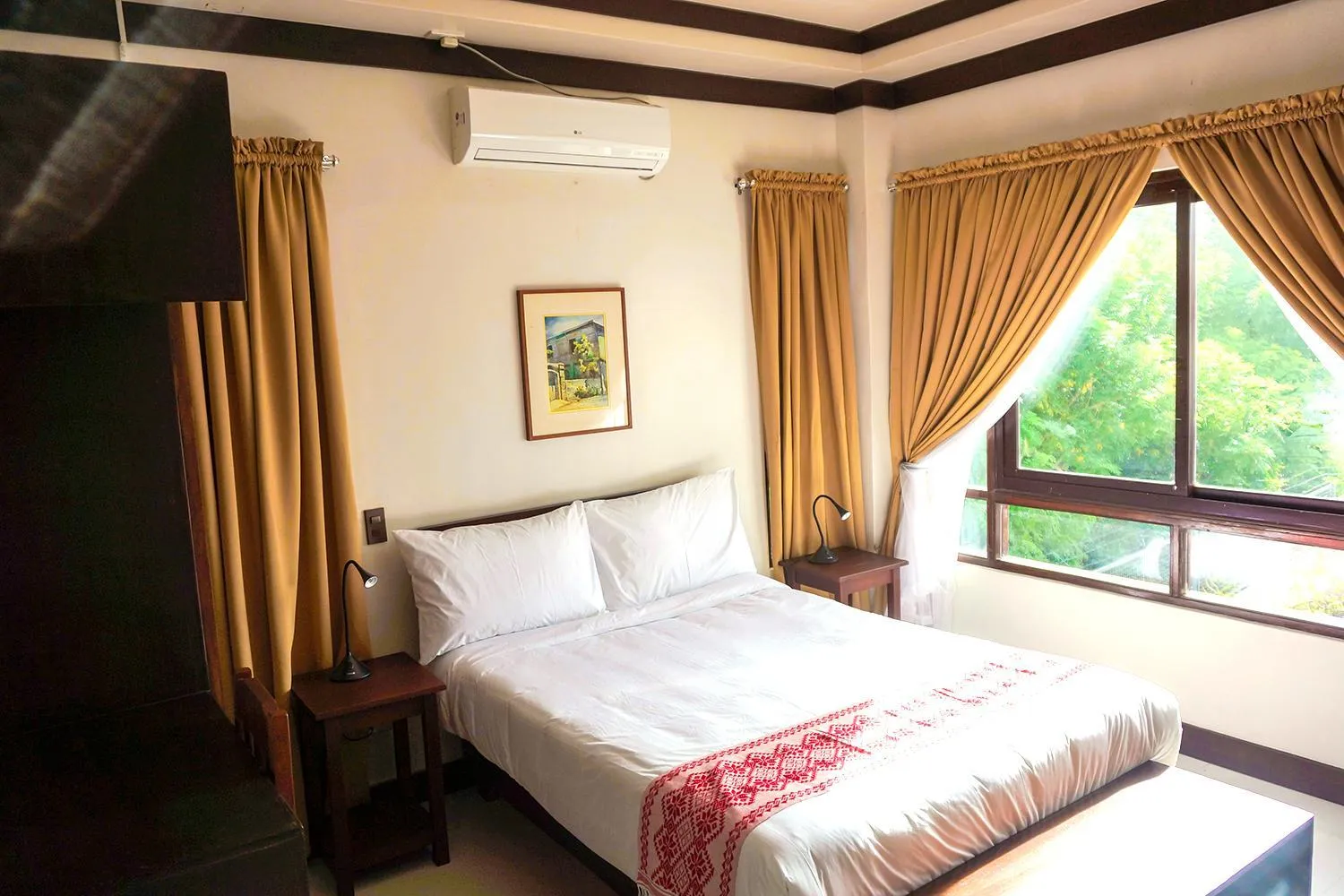 Bed in Veranda Suites and Restaurant