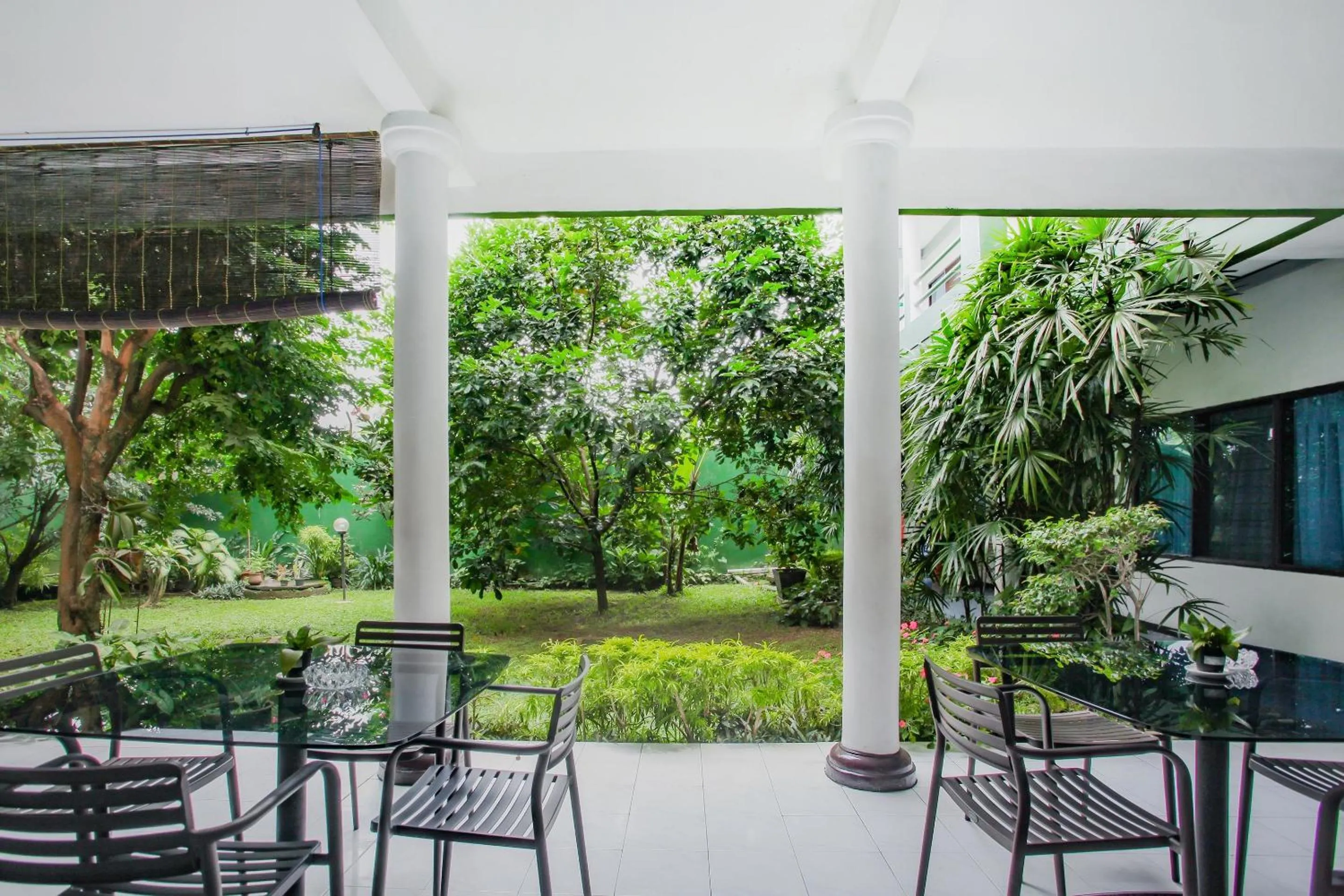 Lobby or reception in OYO Life 90091 Wisma Pakuan Syariah