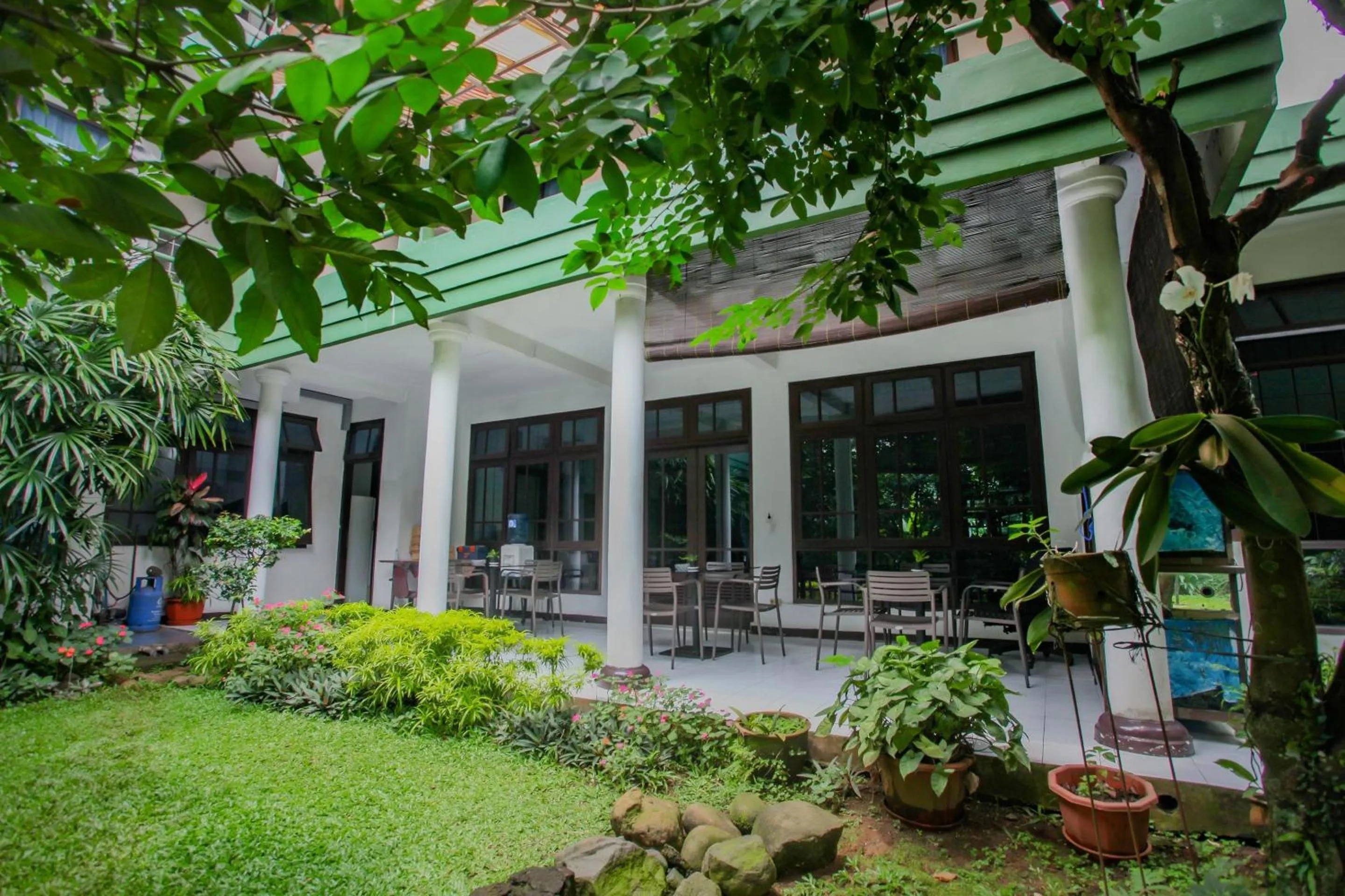 Lobby or reception in OYO Life 90091 Wisma Pakuan Syariah