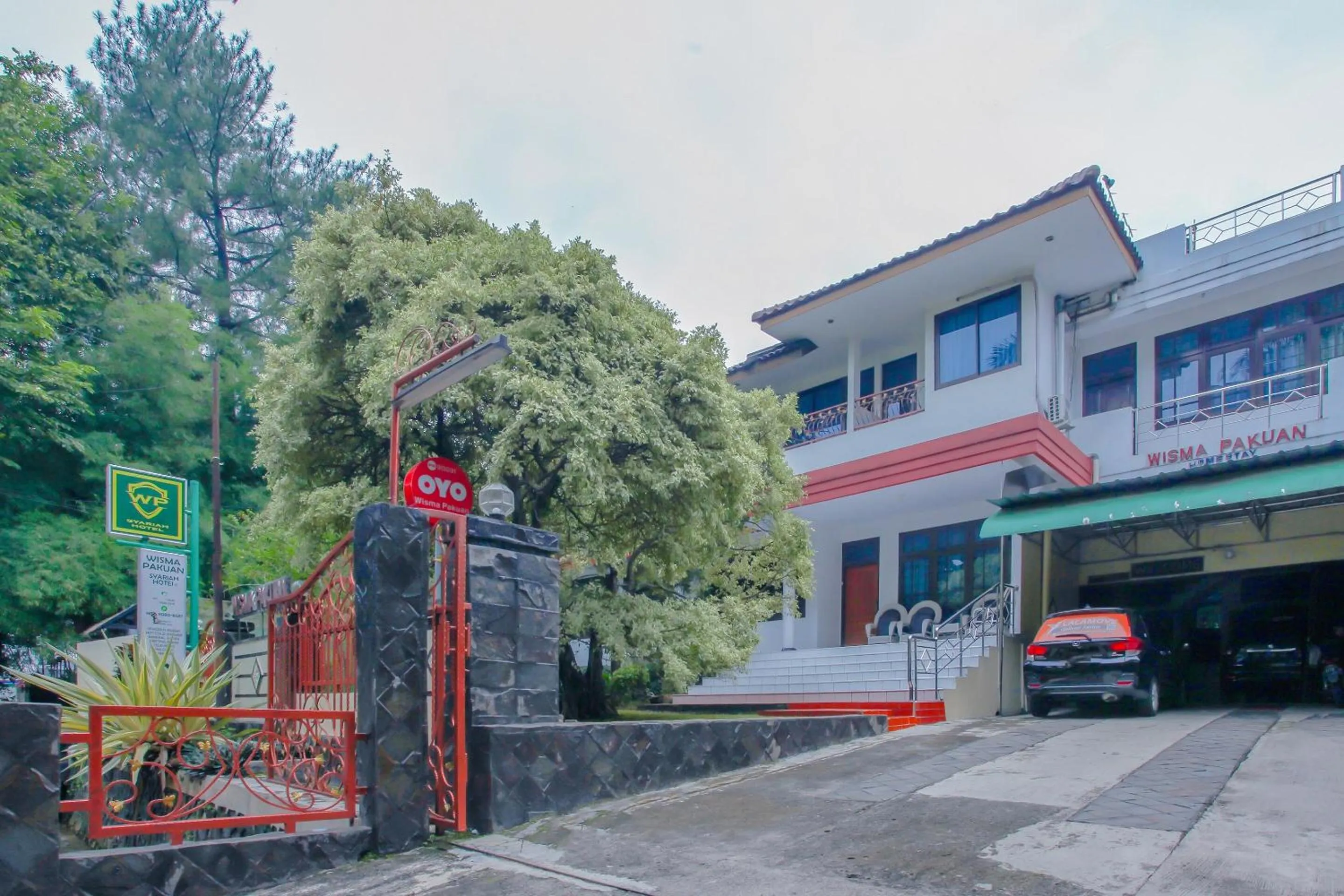 Facade/entrance in OYO Life 90091 Wisma Pakuan Syariah