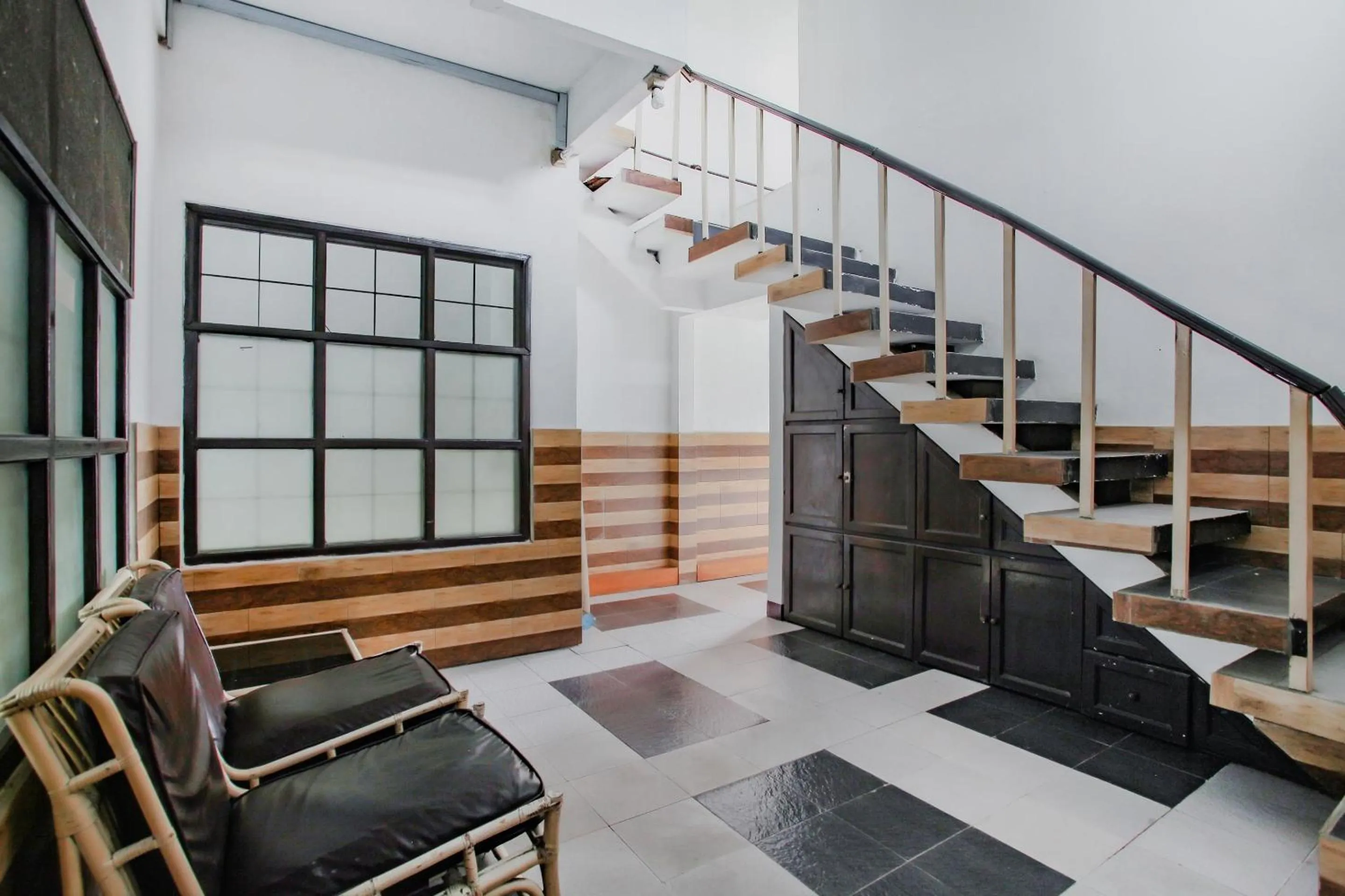 Lobby or reception in OYO Life 90091 Wisma Pakuan Syariah