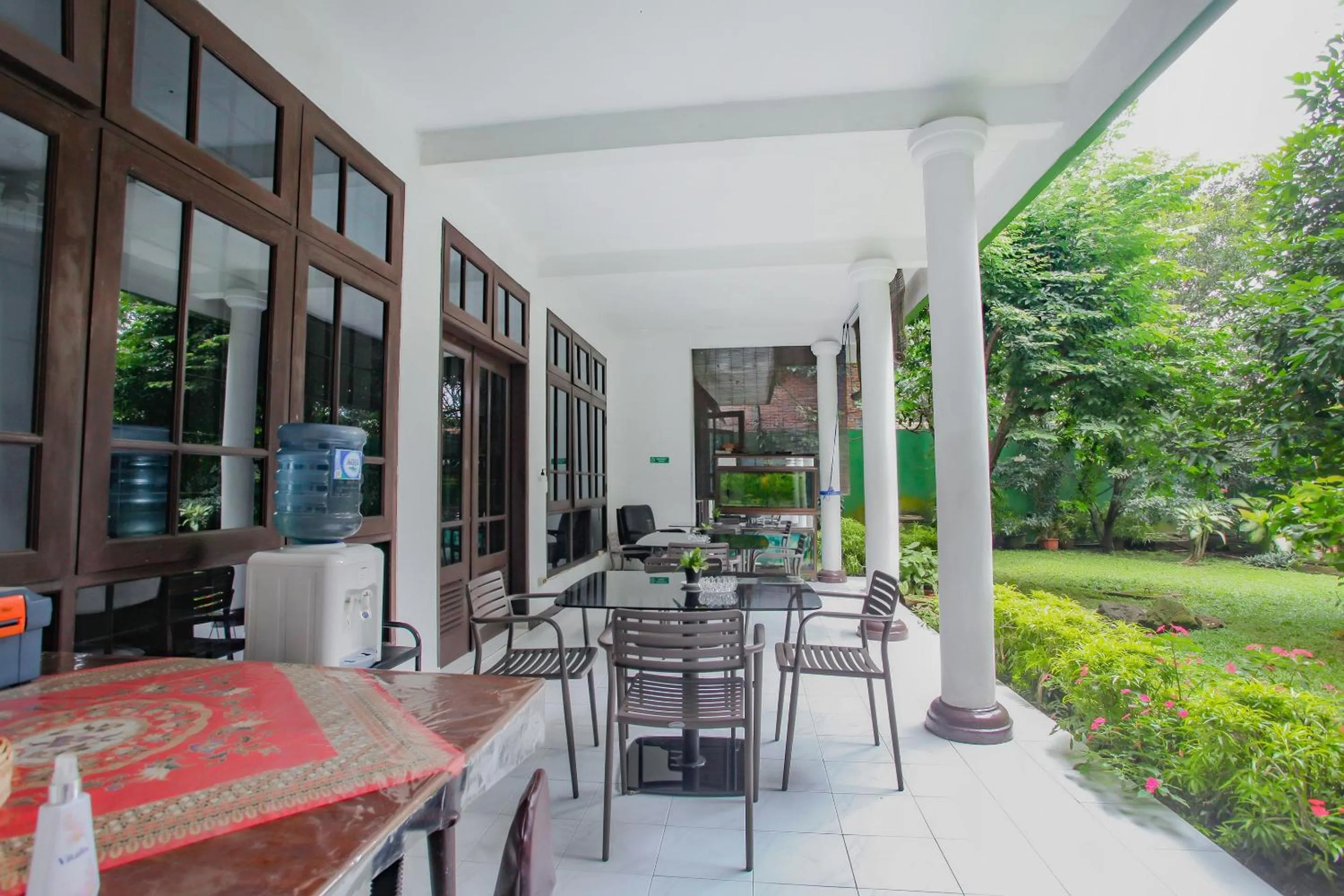 Lobby or reception in OYO Life 90091 Wisma Pakuan Syariah