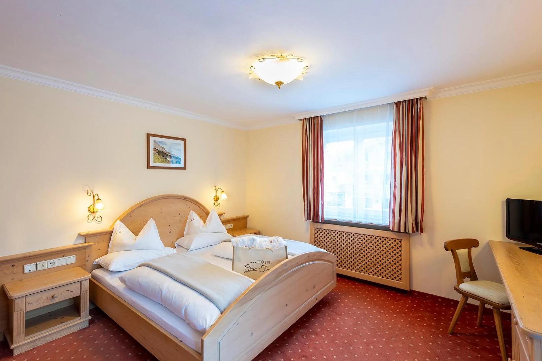 Photo of the whole room, Bed in Hotel Gran Fanes