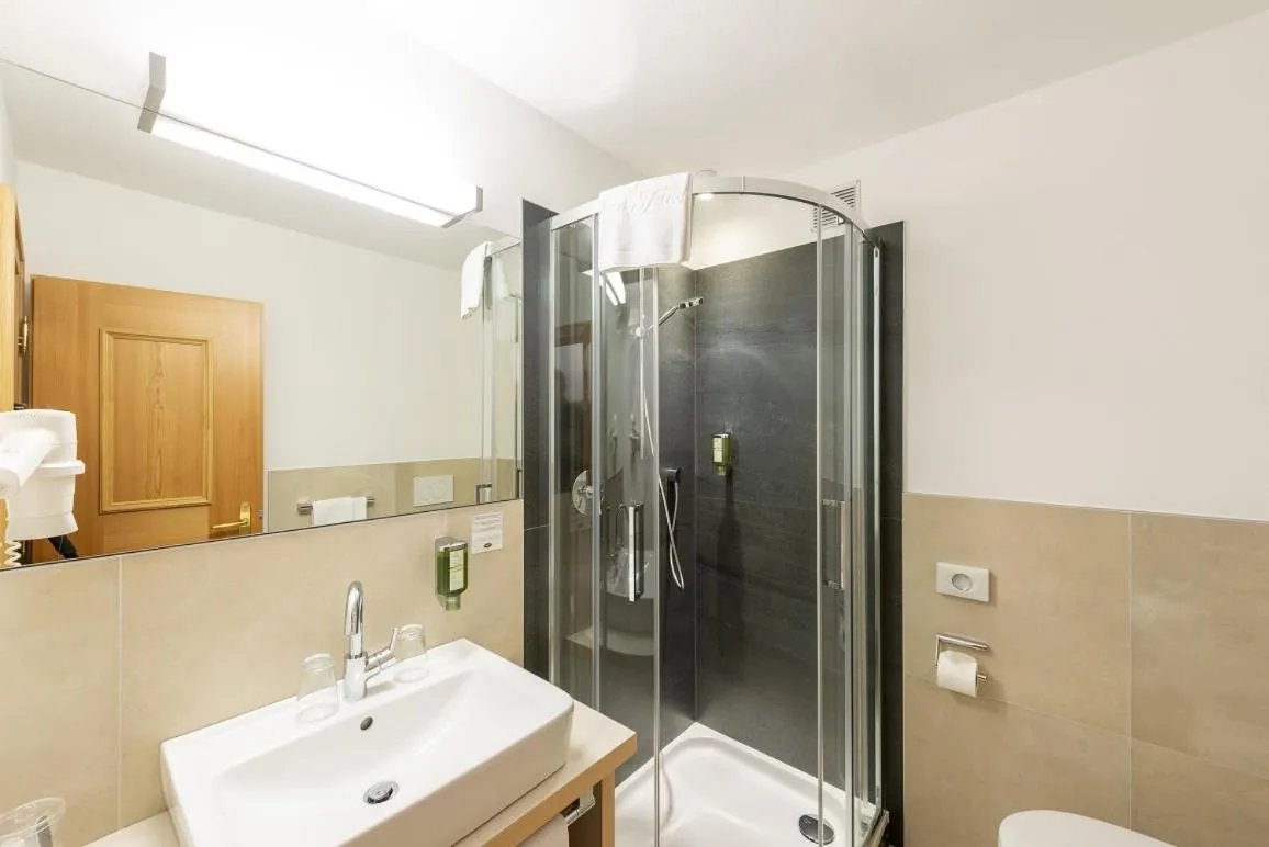 Shower in Hotel Gran Fanes